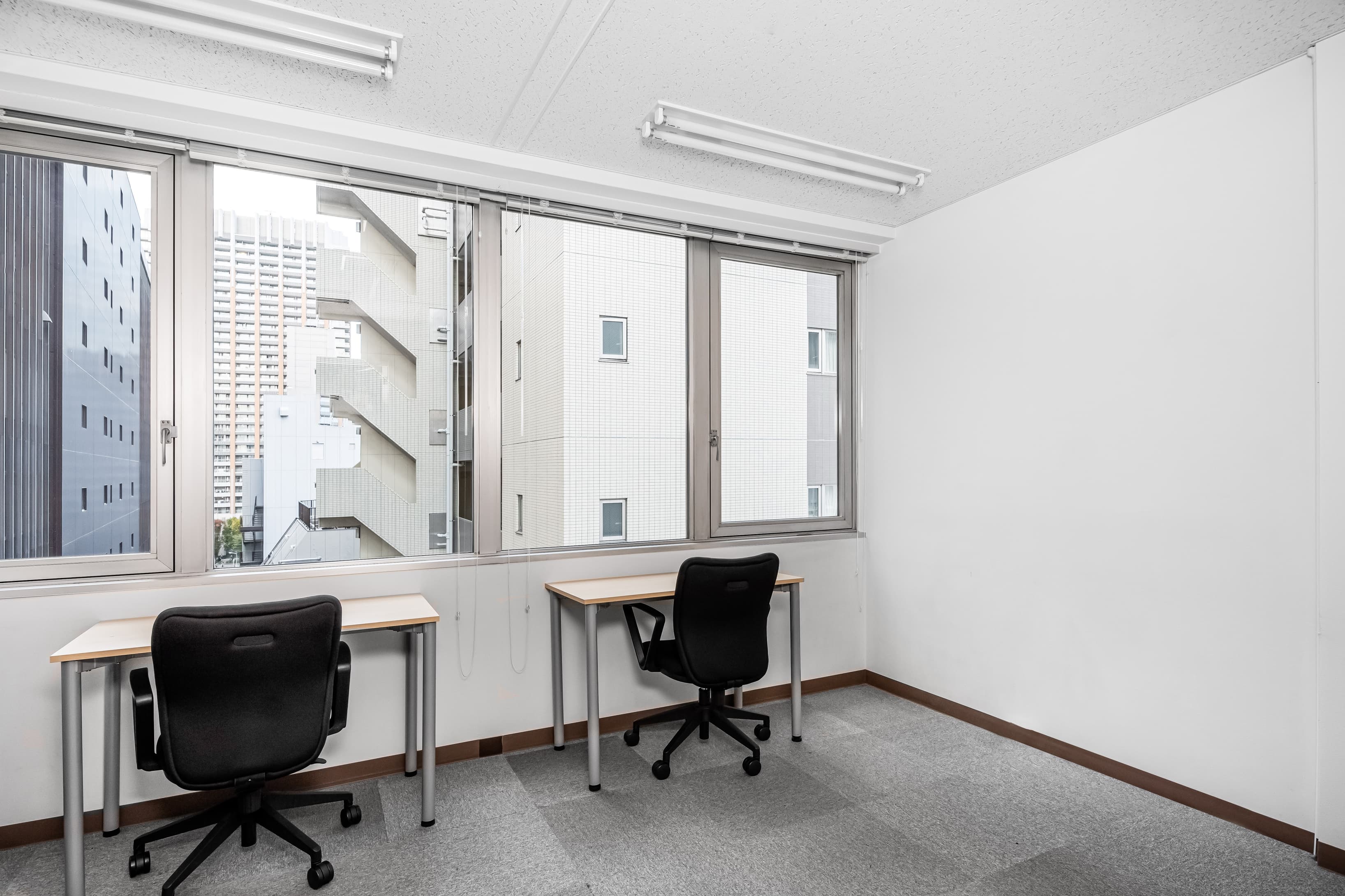TOKYO, Jinbocho (Open Office) image 3