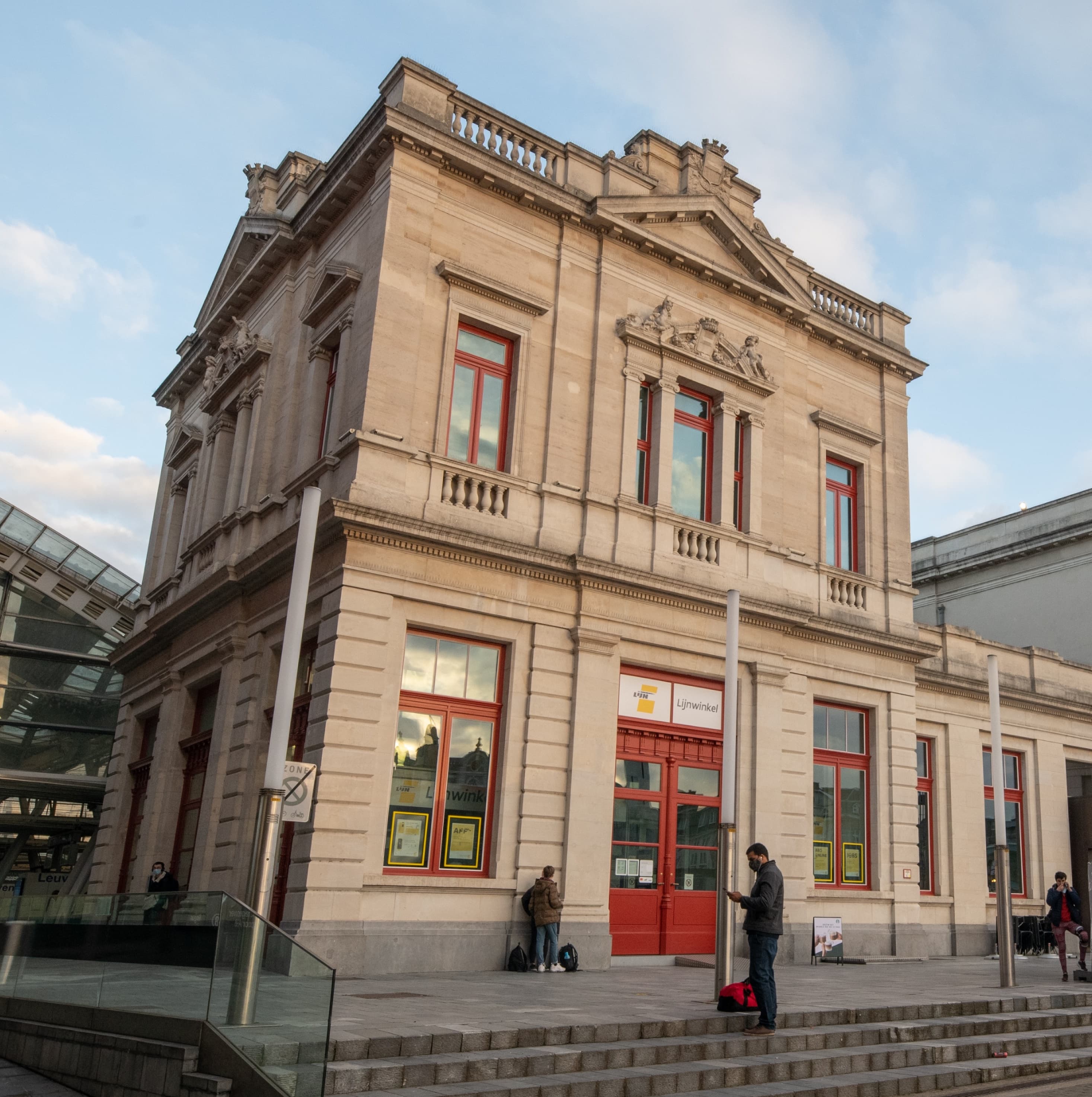 LEUVEN, Railway Station Regus Express image 8