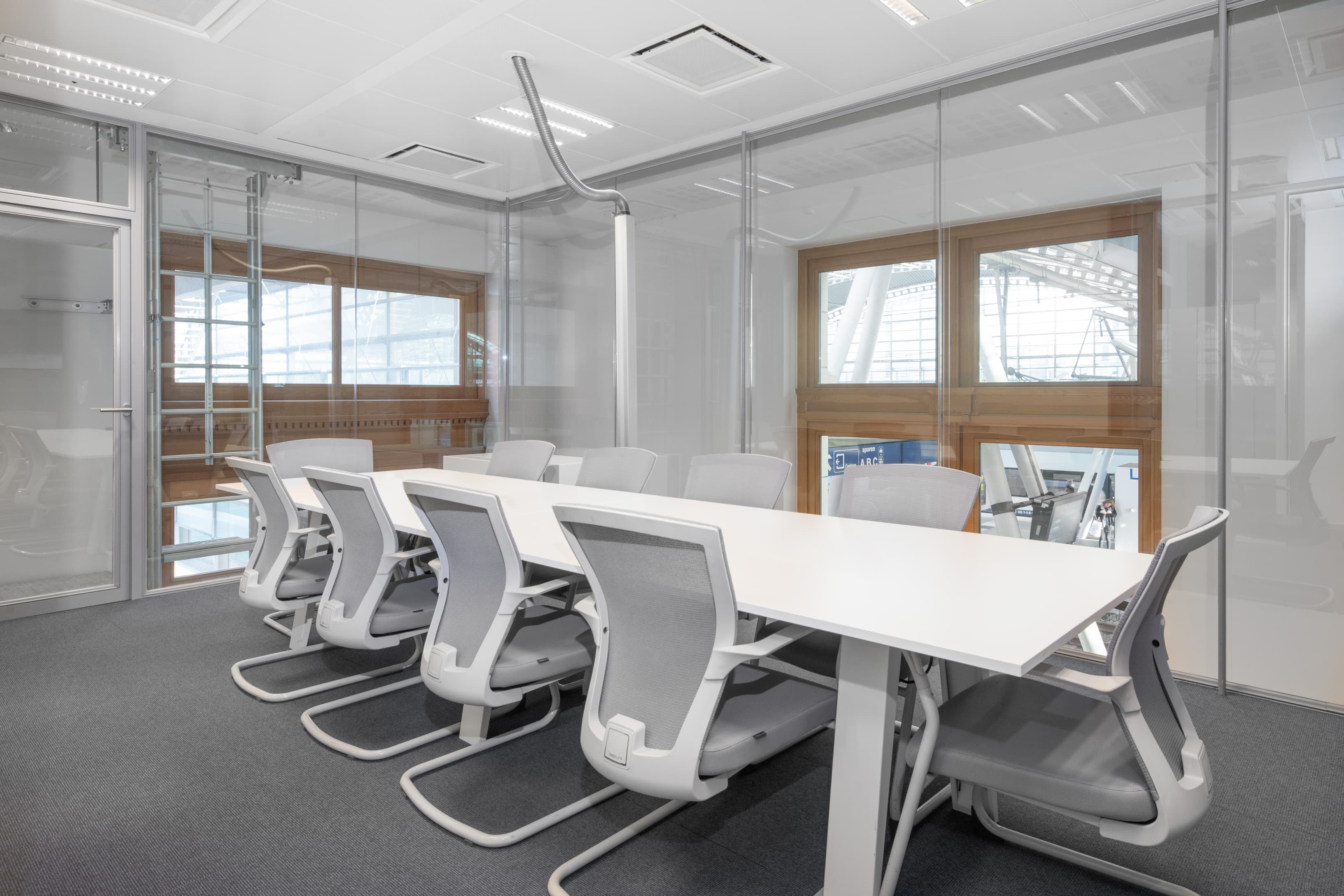 LEUVEN, Railway Station Regus Express image 1