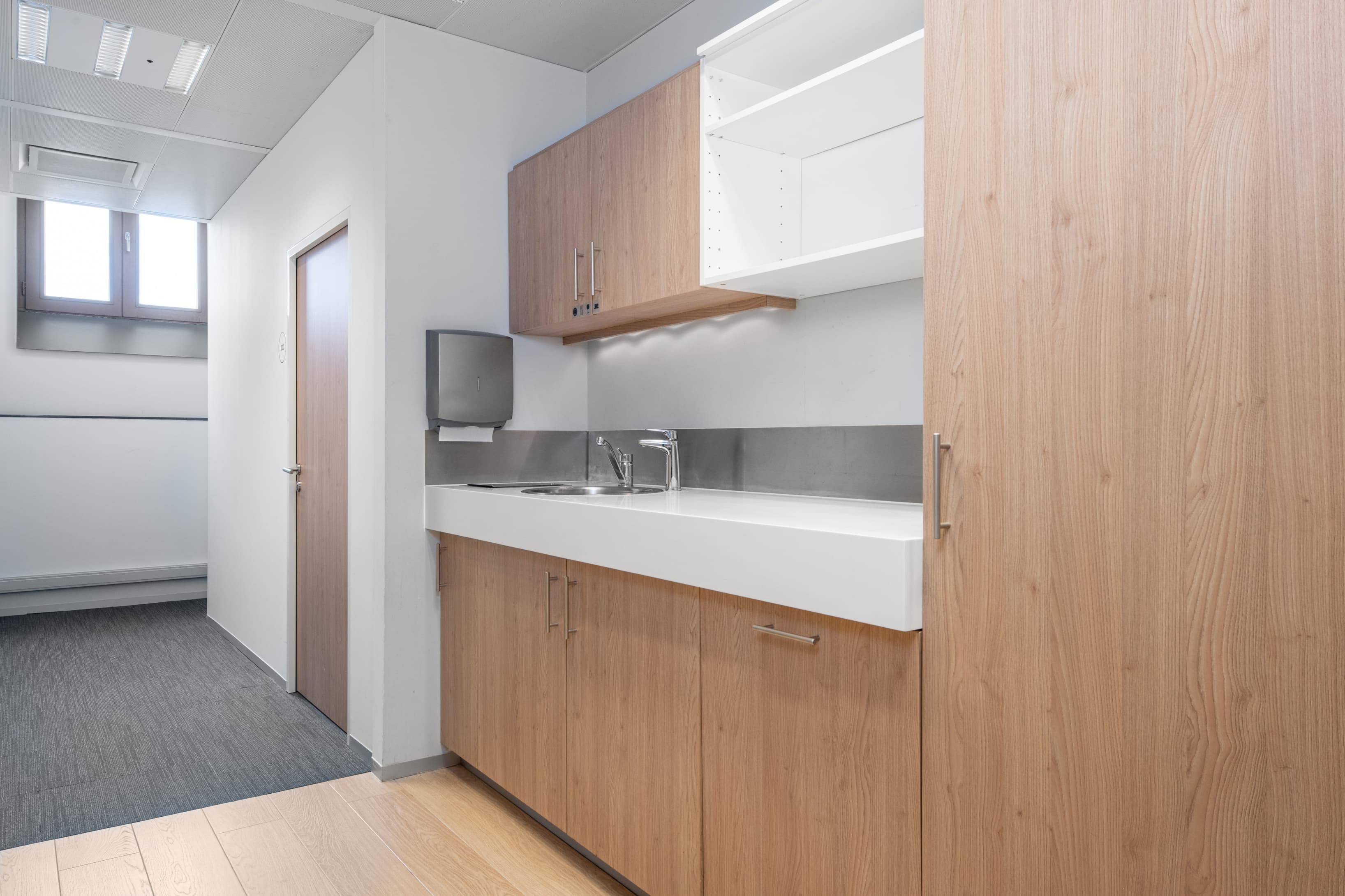 LEUVEN, Railway Station Regus Express image 5