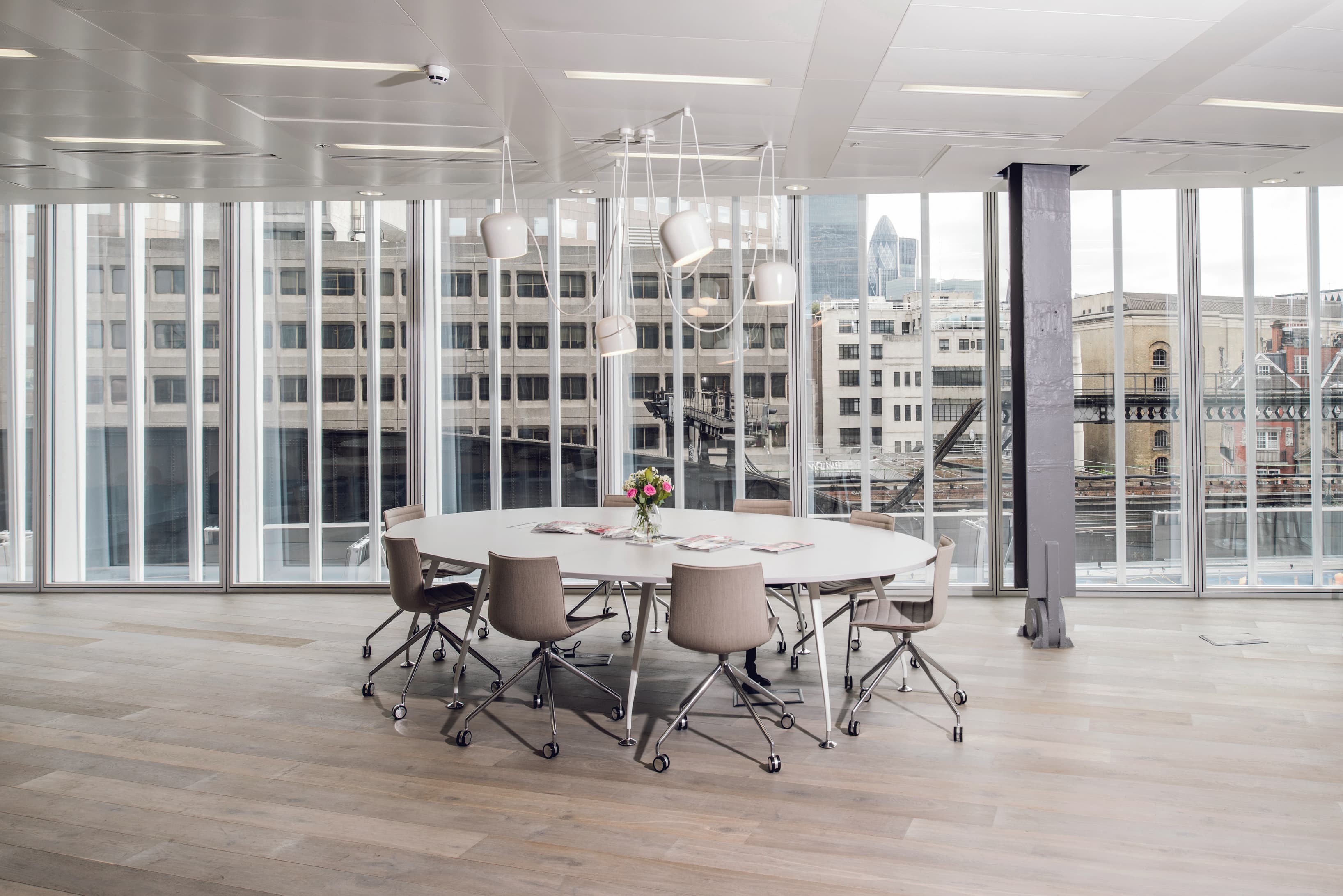 LONDON, London Bridge - The News Building image 2 LONDON, London Bridge - The News Building image 2