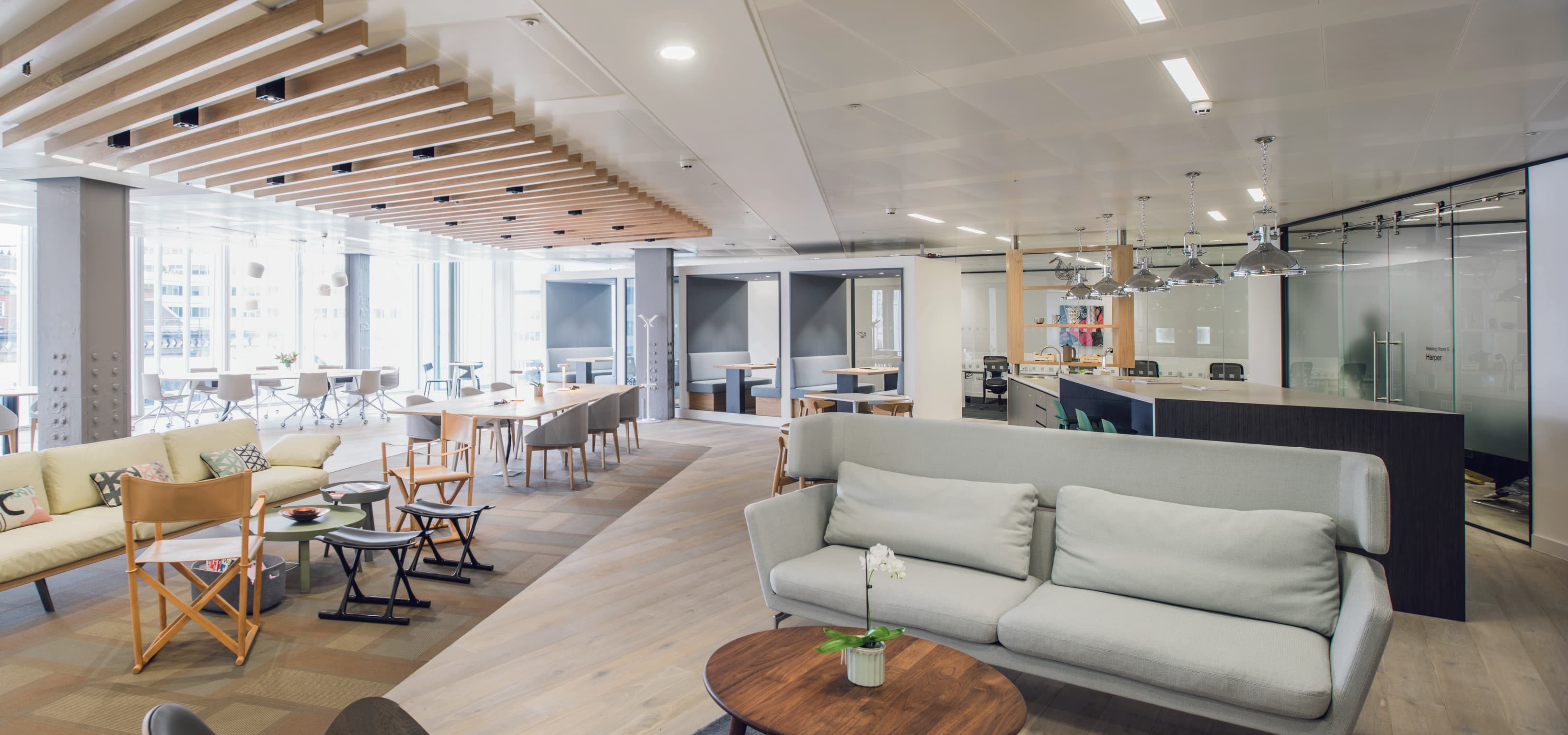 LONDON, London Bridge - The News Building image 3 LONDON, London Bridge - The News Building image 3