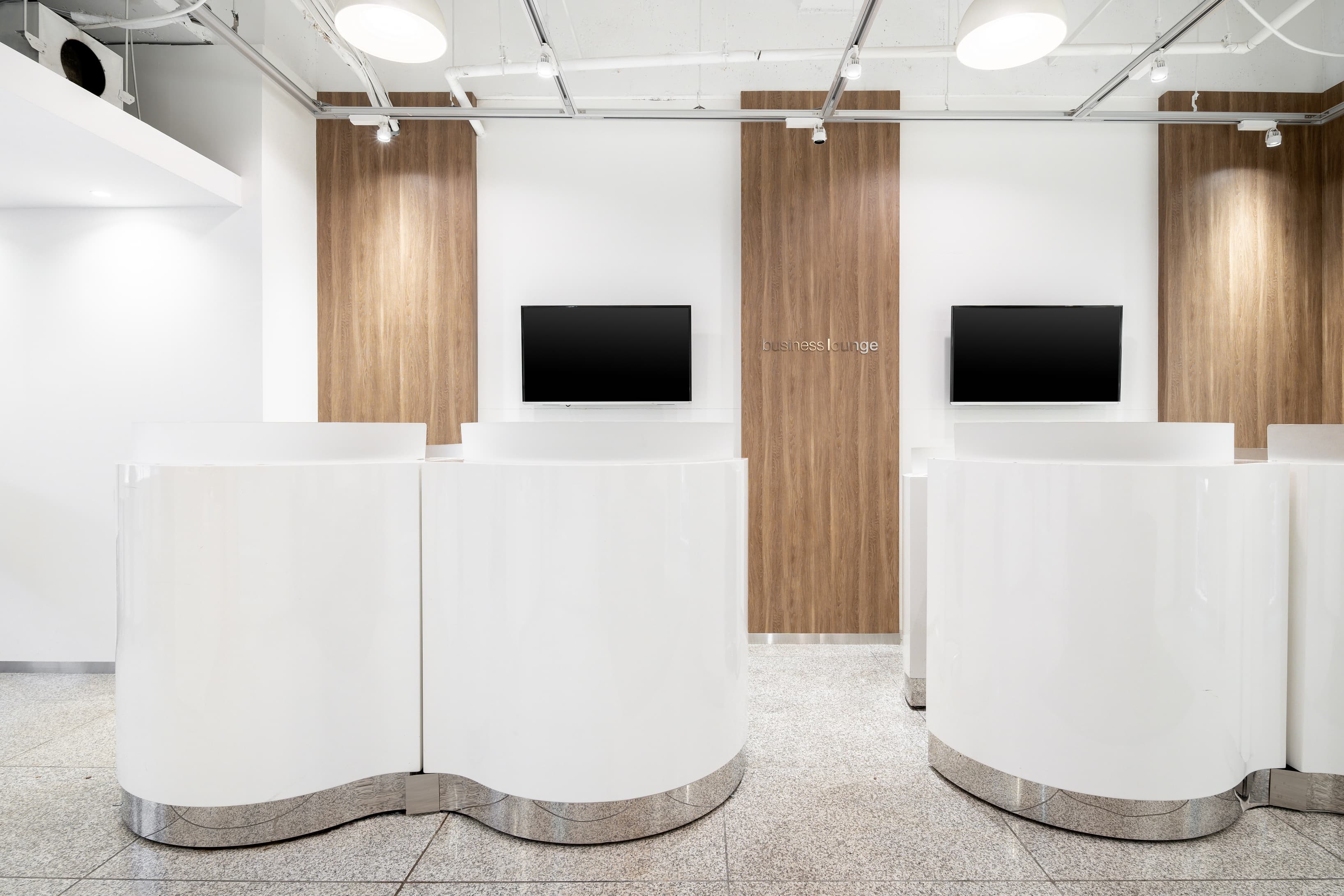 TOKYO, Shinjuku Minamiguchi image 4