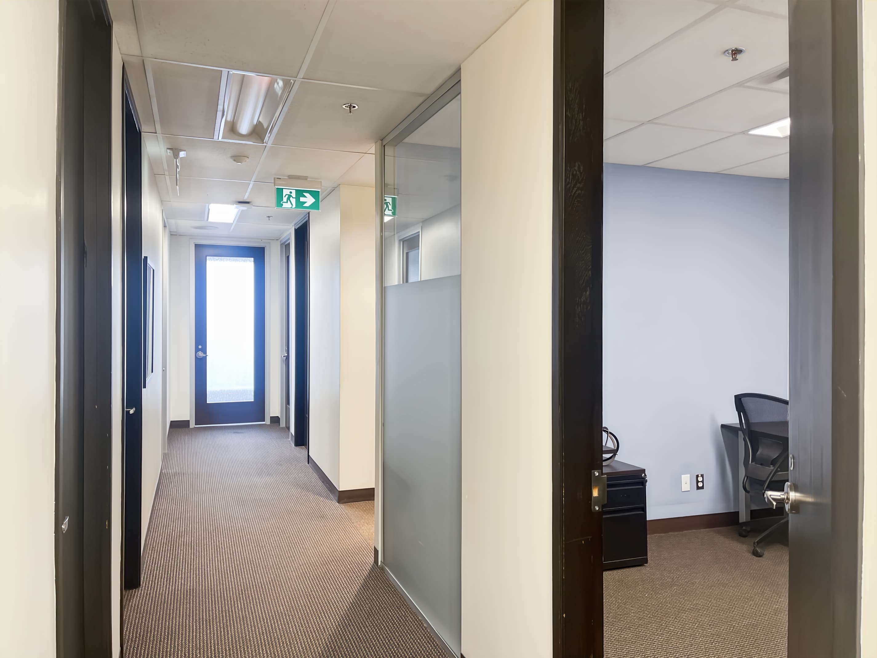 QC, Montreal - Place d'Armes image 6