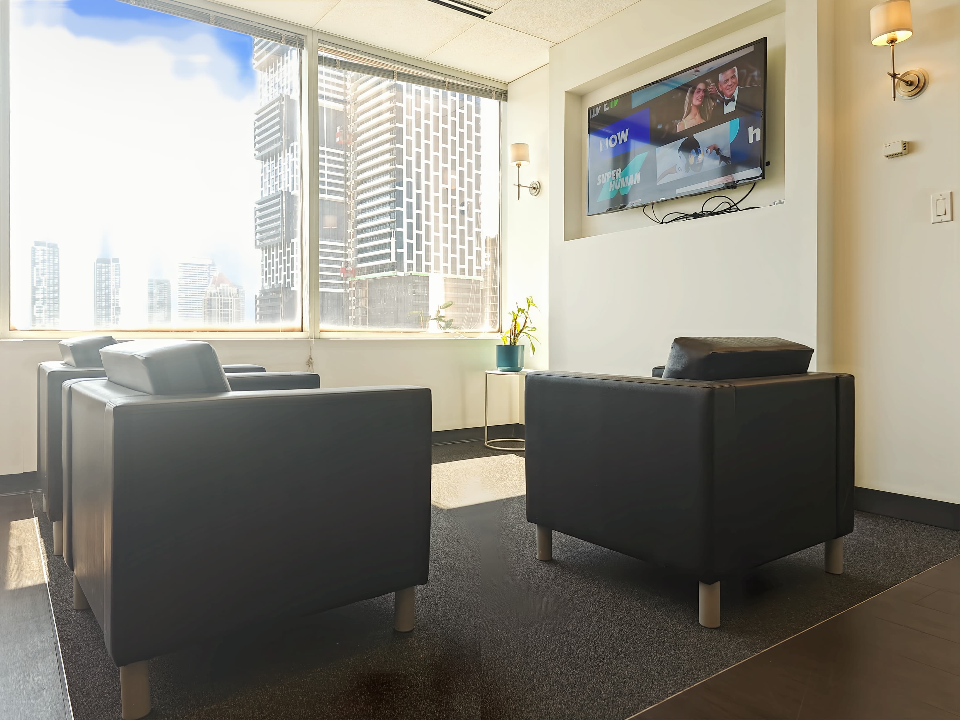 ON, Mississauga - Sussex Centre image 3