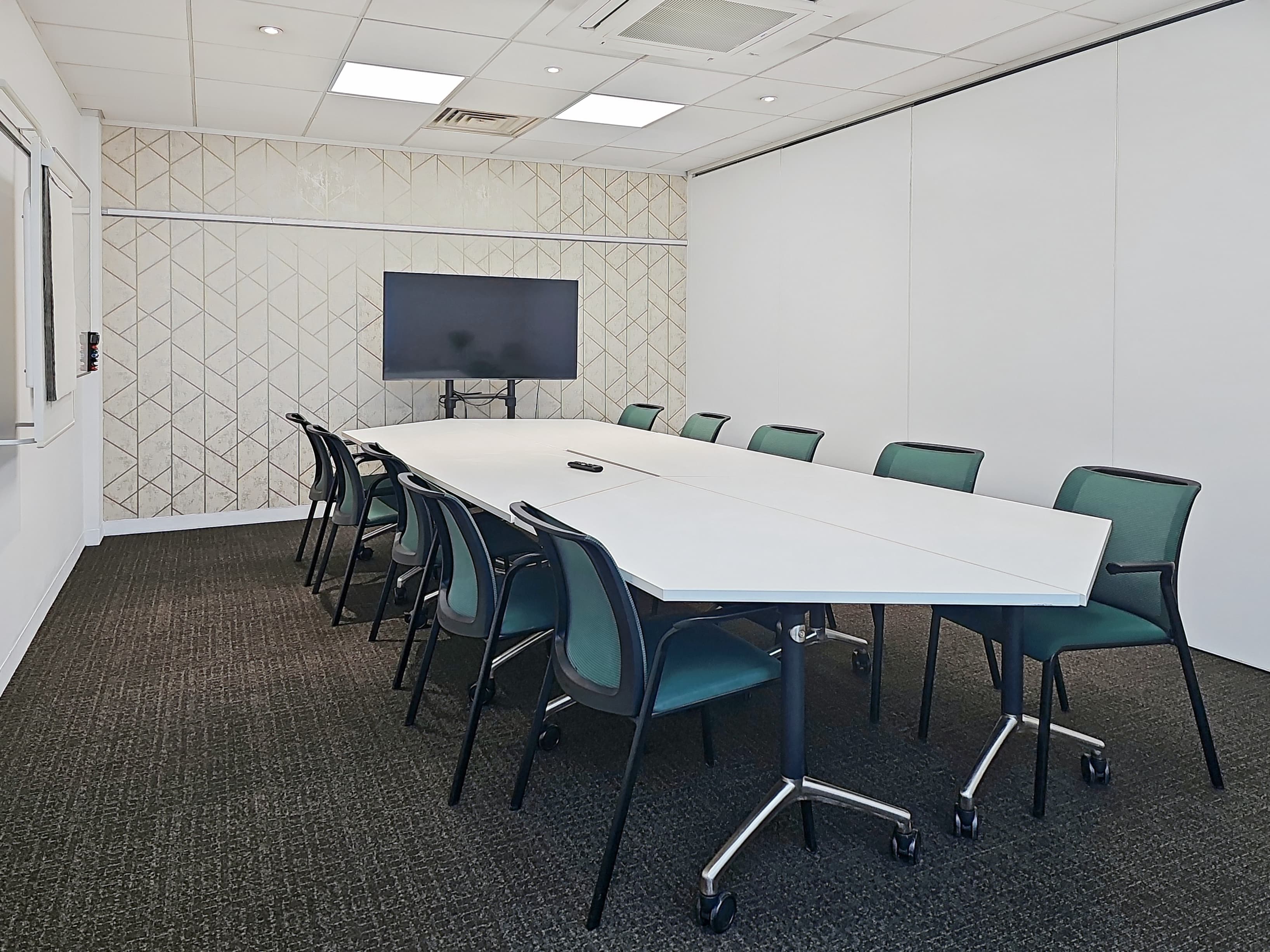 SOUTHAMPTON, Airport image 1 SOUTHAMPTON, Airport image 1