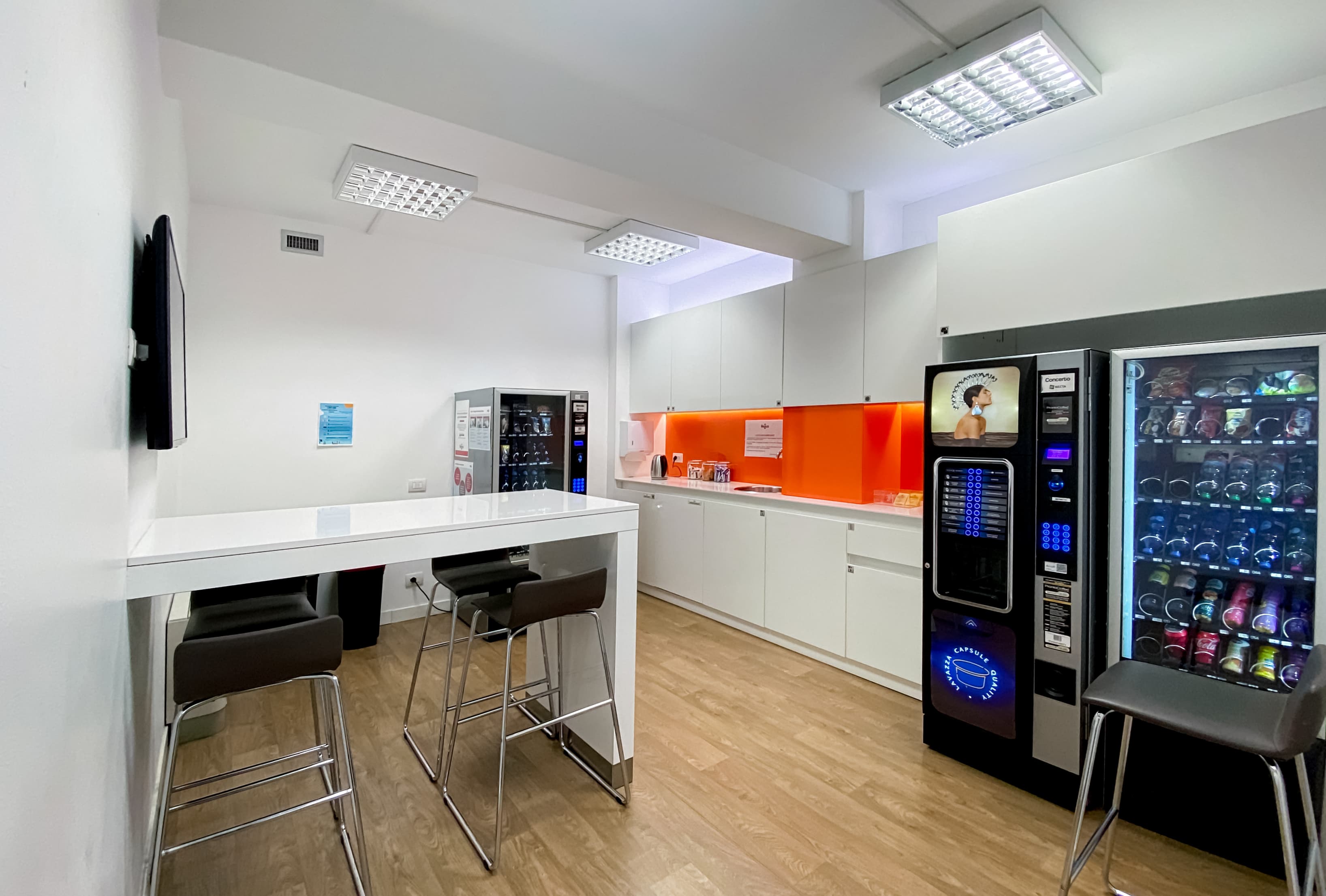 BOLOGNA, Central Station image 4