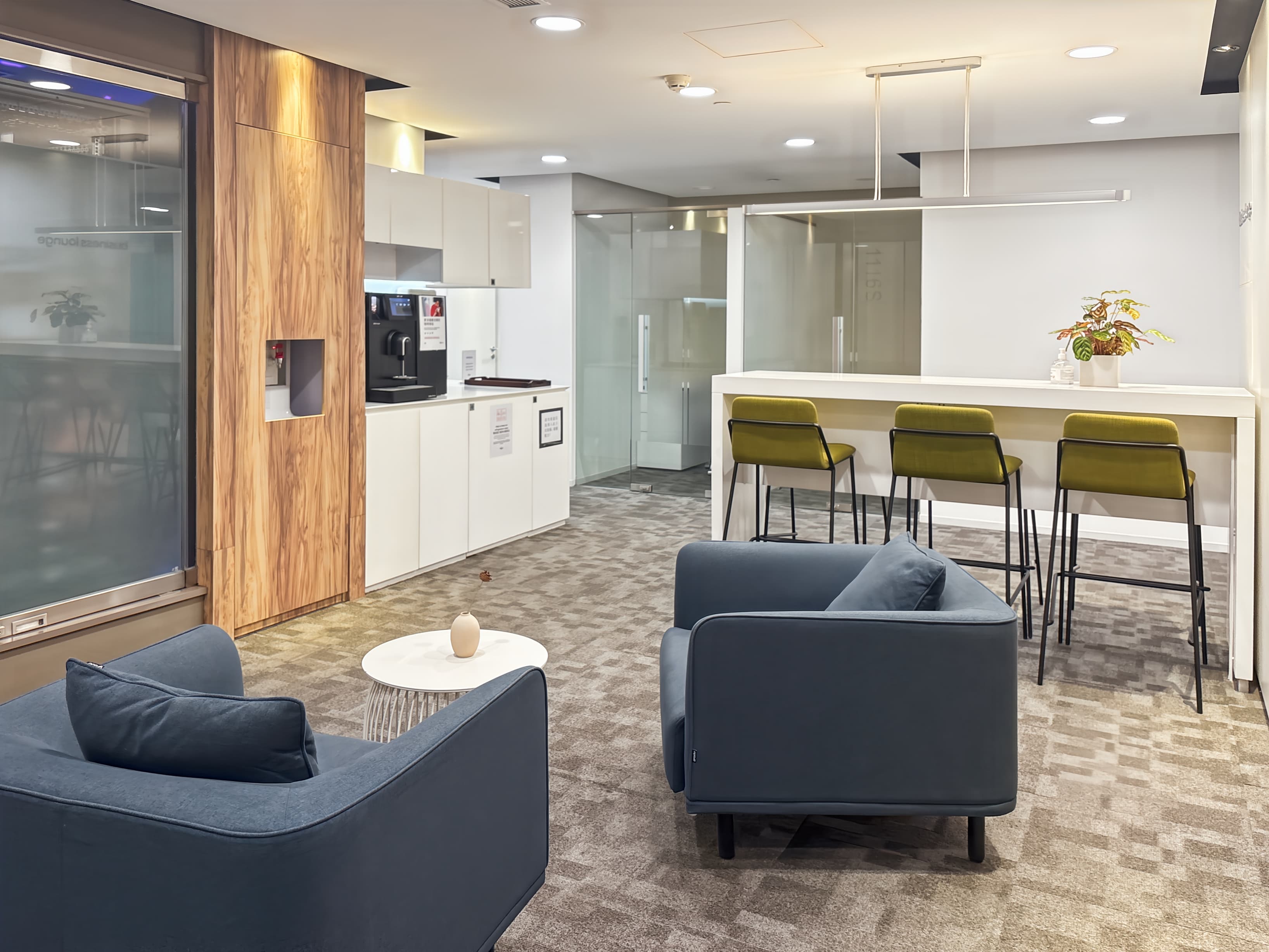 SHANGHAI, Carlton Building image 3