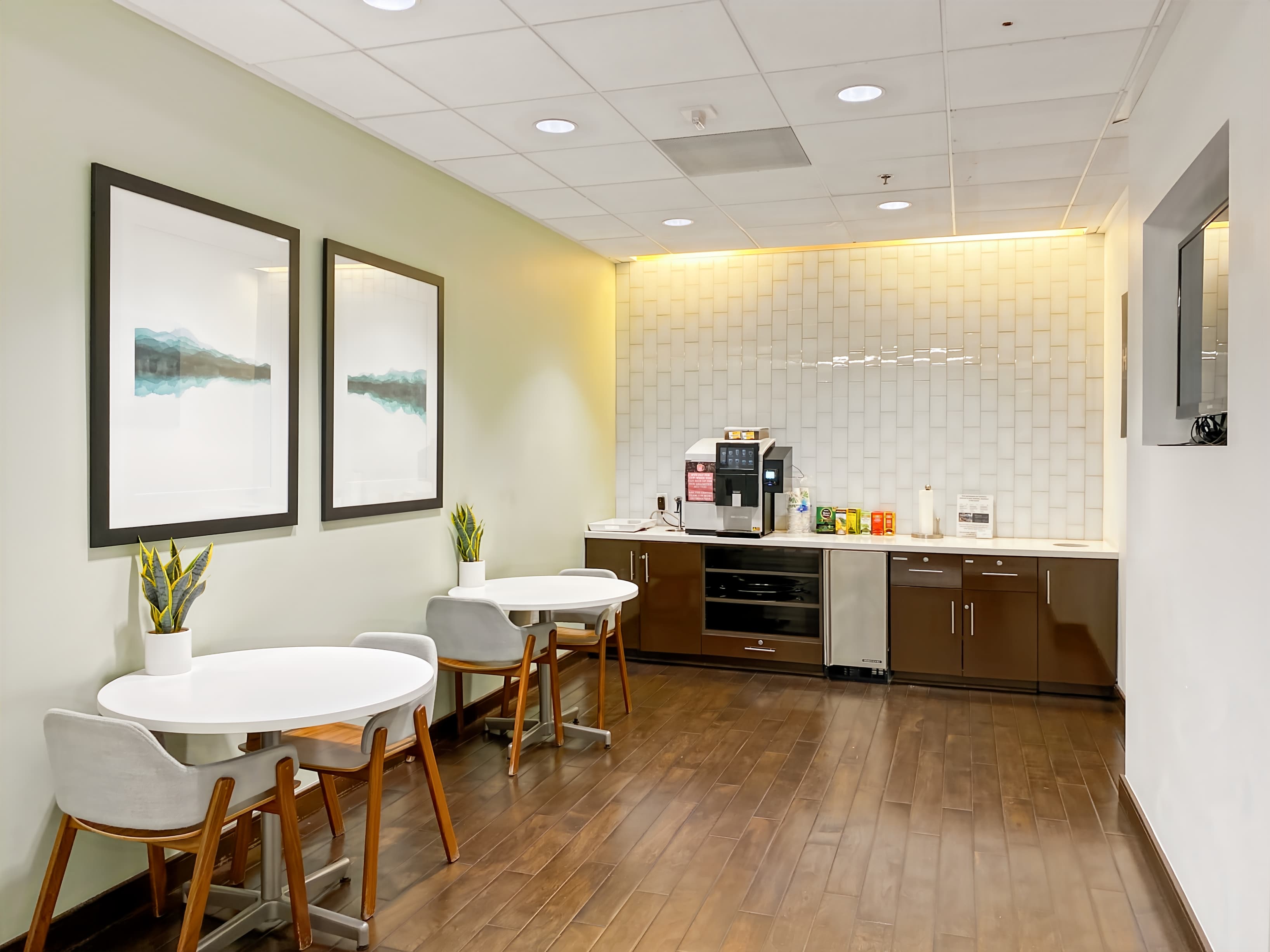 CA, Woodland Hills - Warner Center image 5 CA, Woodland Hills - Warner Center image 5