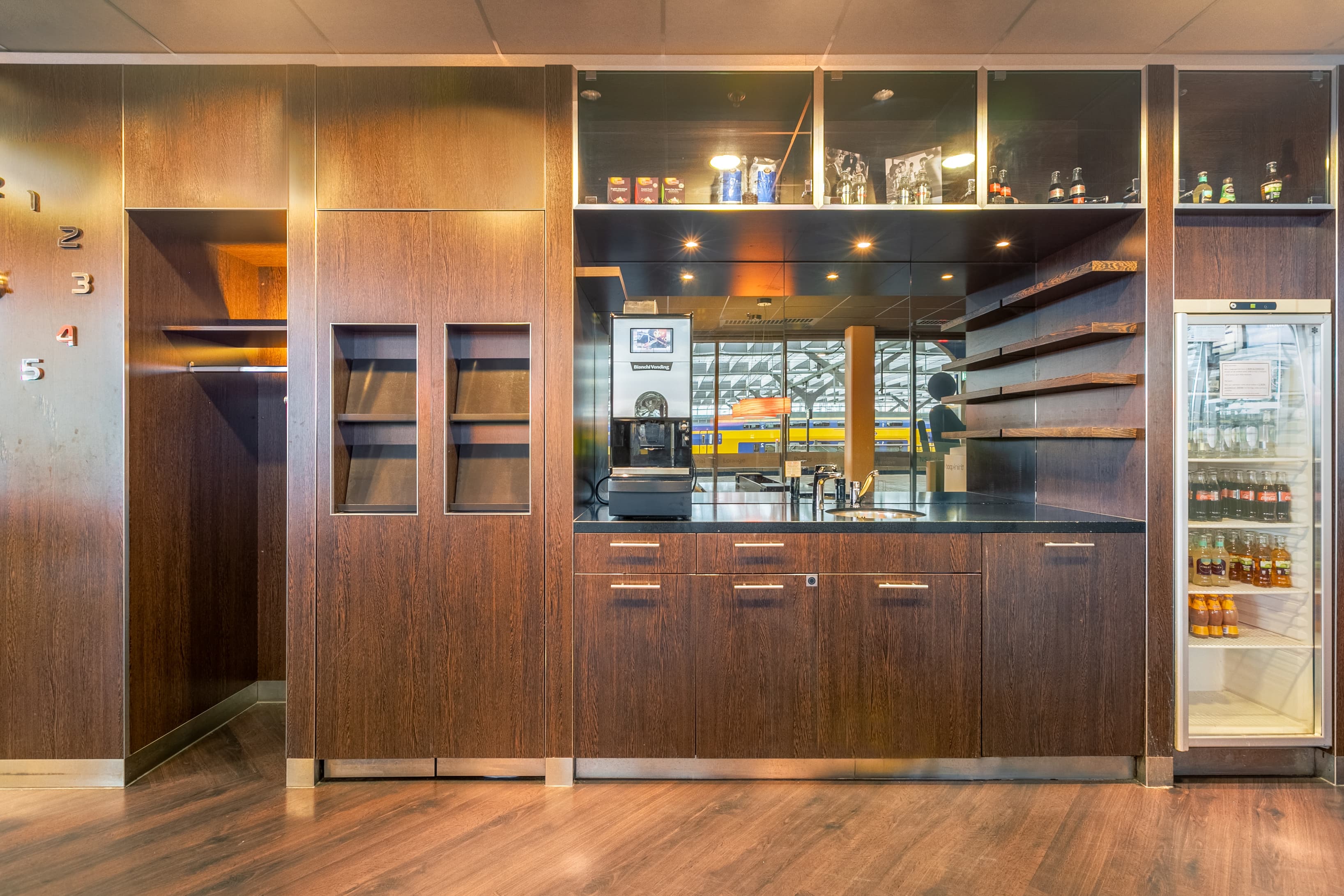 ROTTERDAM, Central NS International - Regus Express image 3