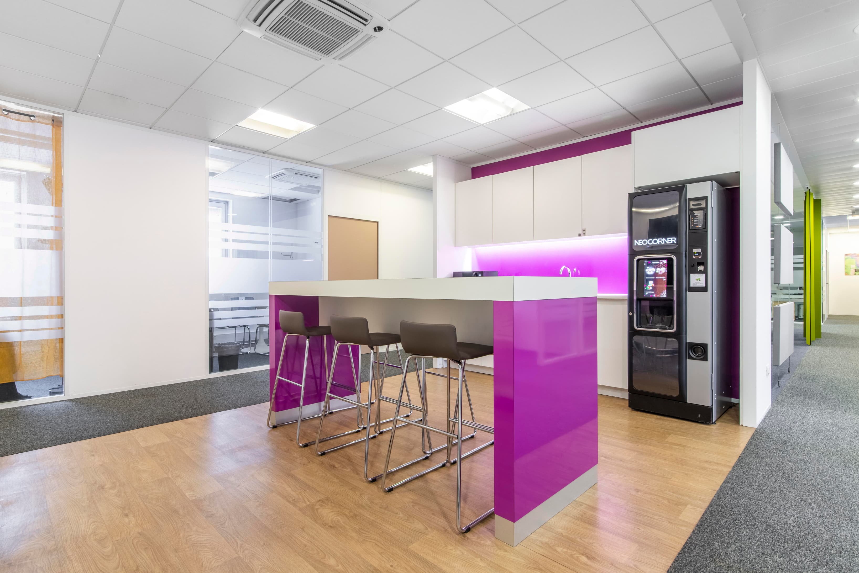 CERGY, Stop & Work Cergy image 2 CERGY, Stop & Work Cergy image 2