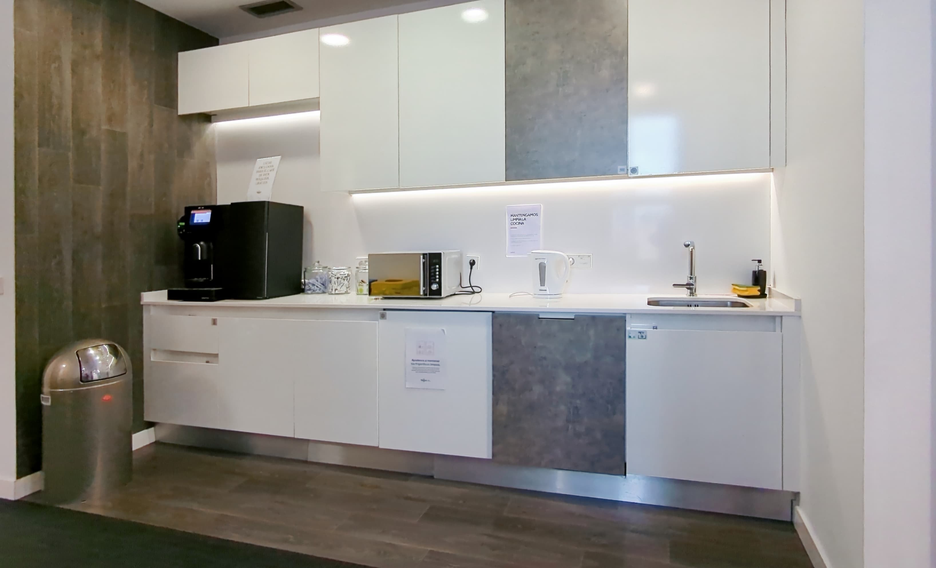 MADRID, Avenida America image 3 MADRID, Avenida America image 3