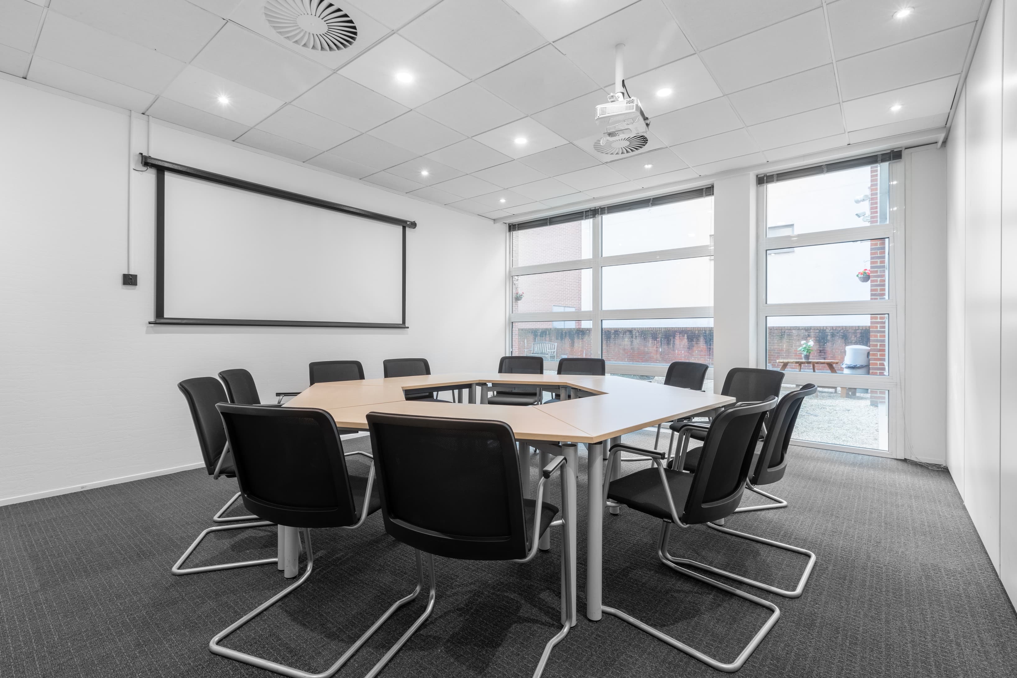 REIGATE, London Road image 5