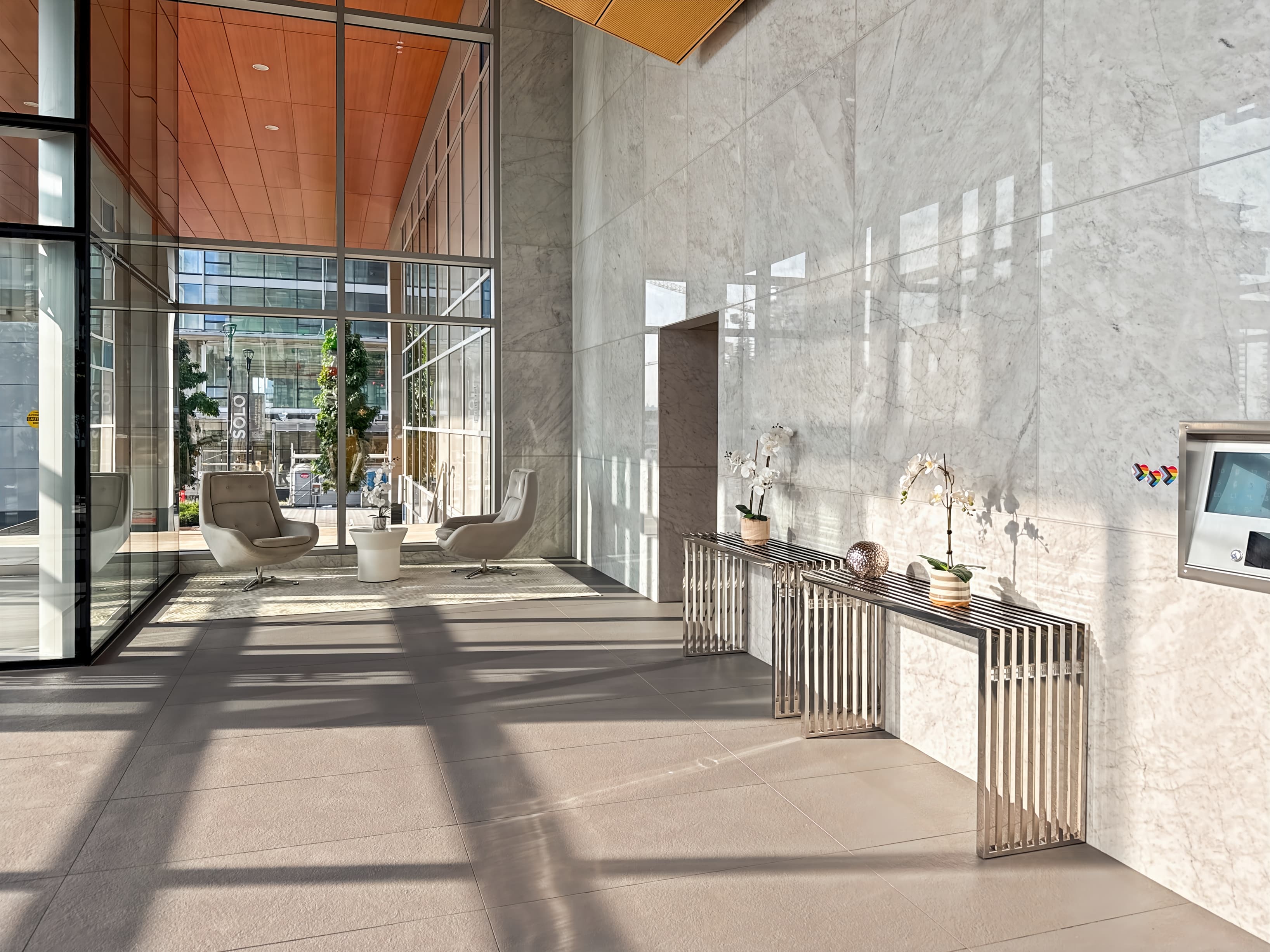 BC, Burnaby - Solo District image 5