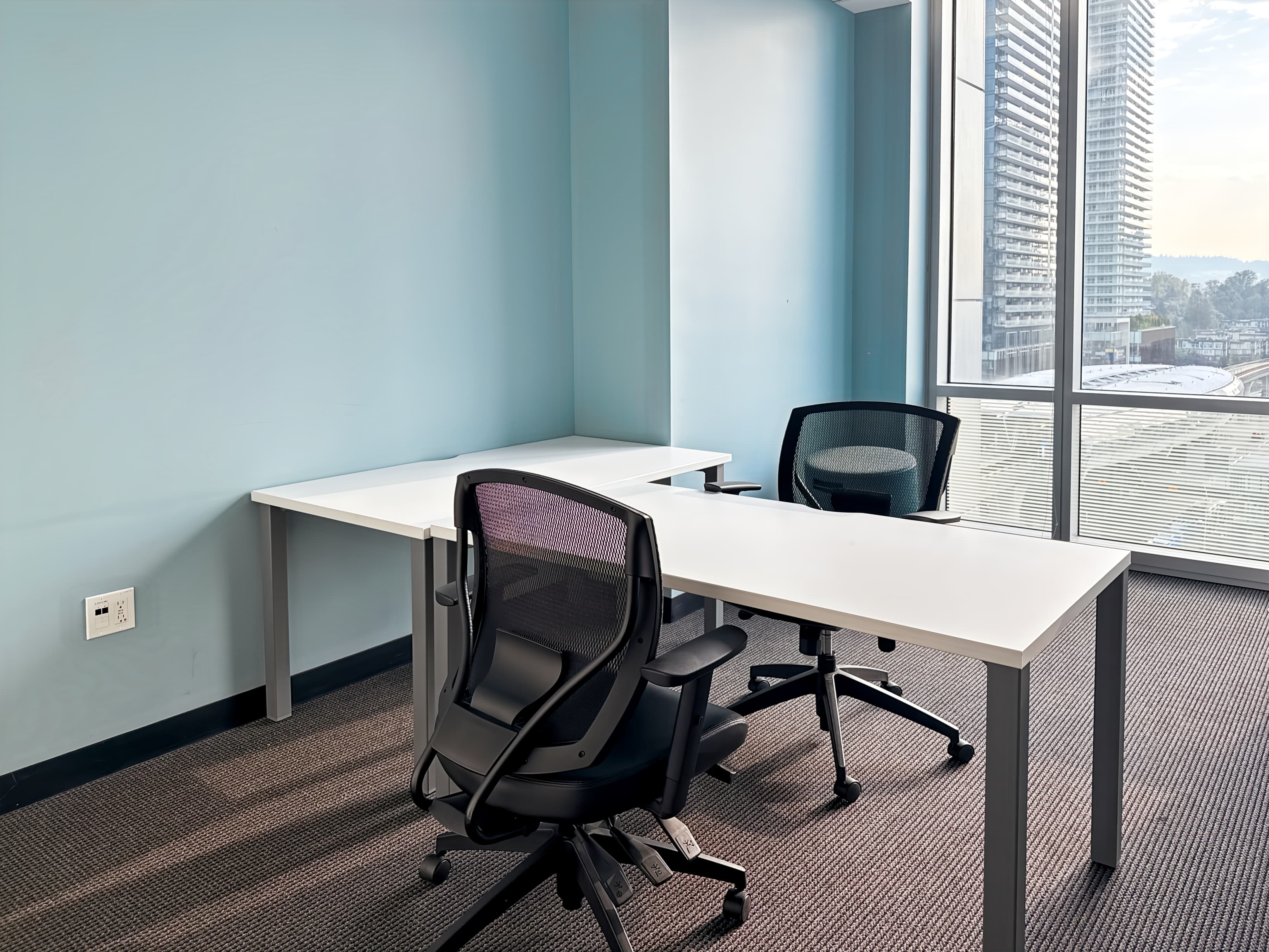 BC, Burnaby - Solo District image 9