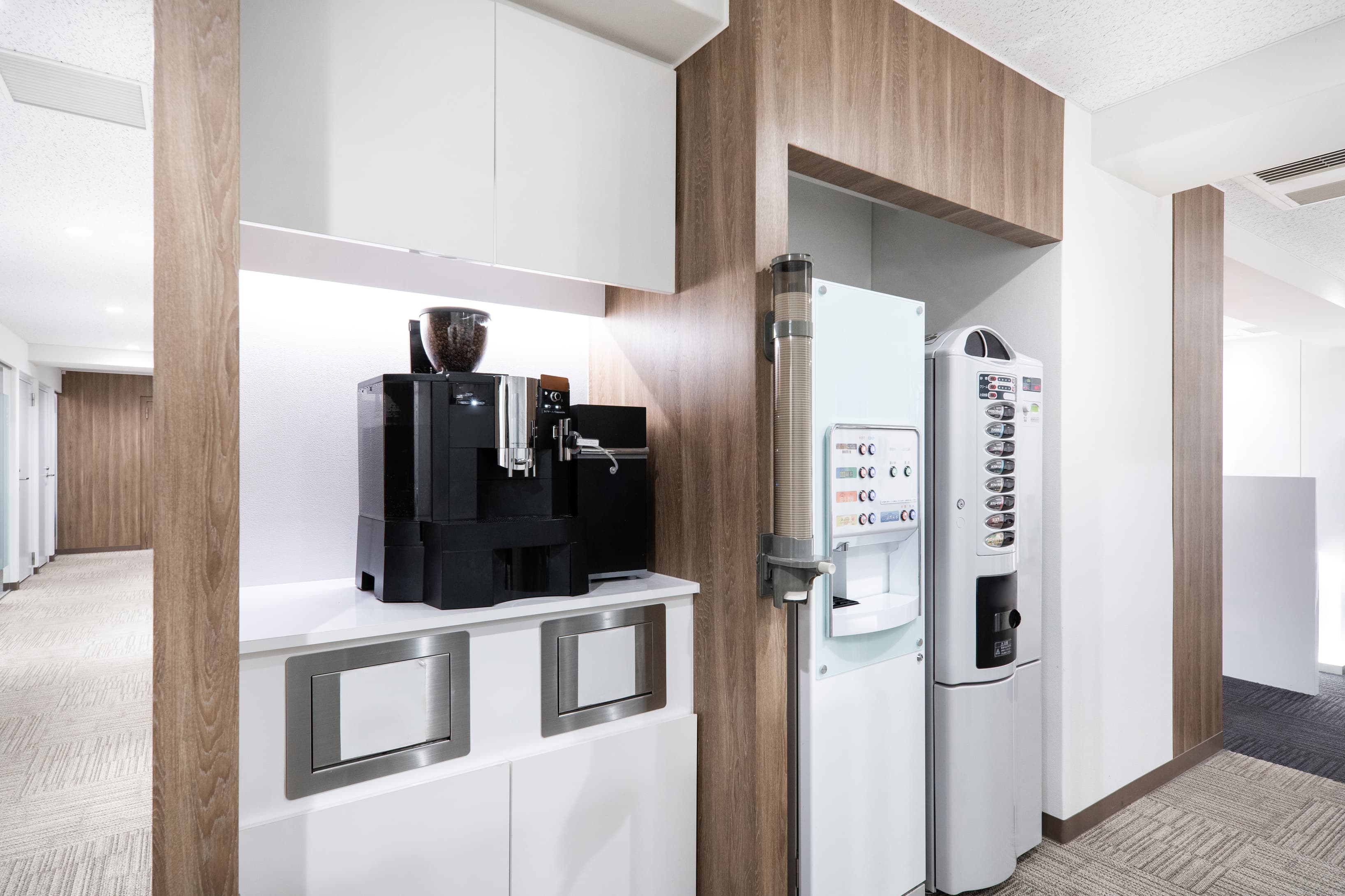 TOKYO, Shinjuku Nishiguchi image 2