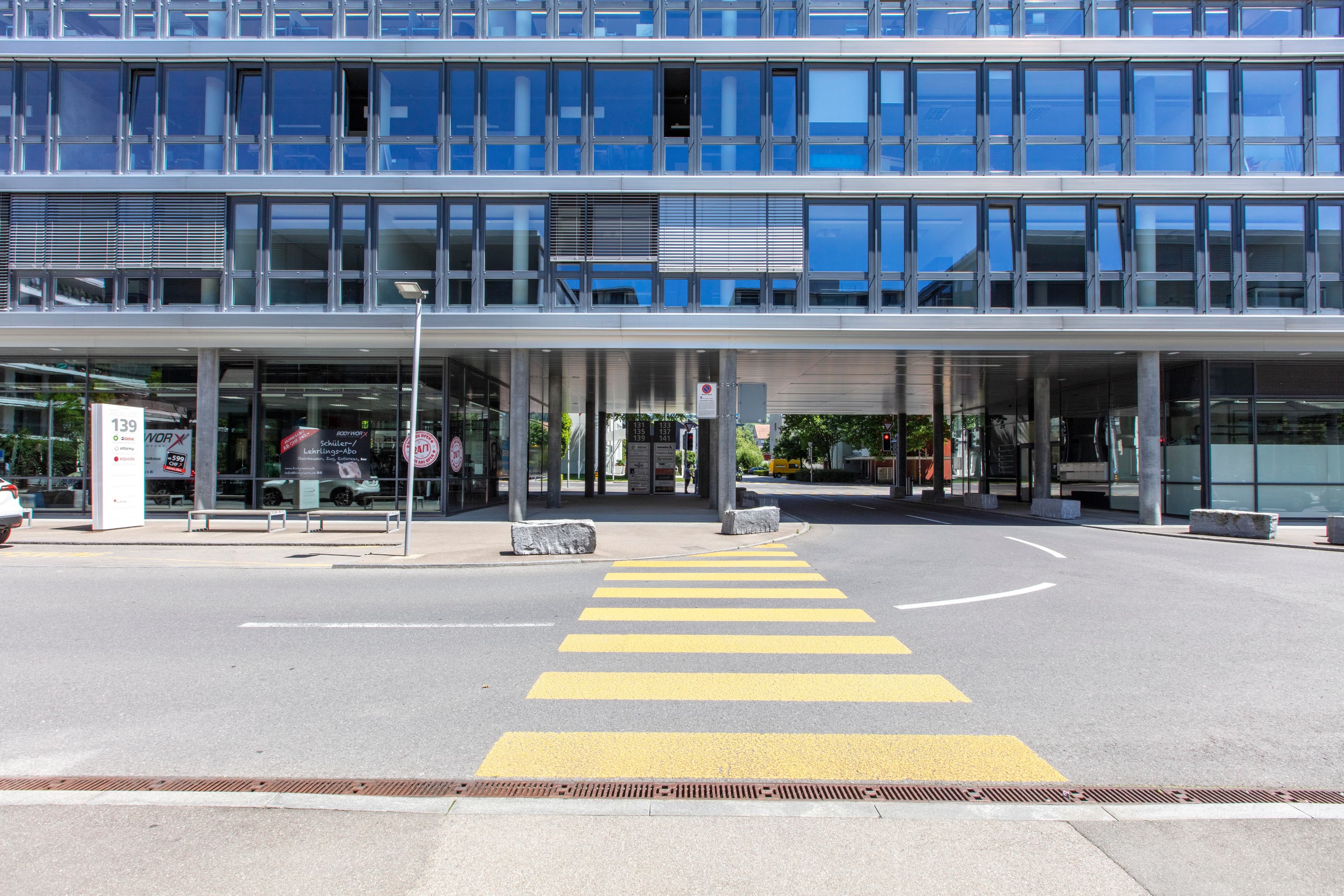 ZUG, Baarerstrasse image 3