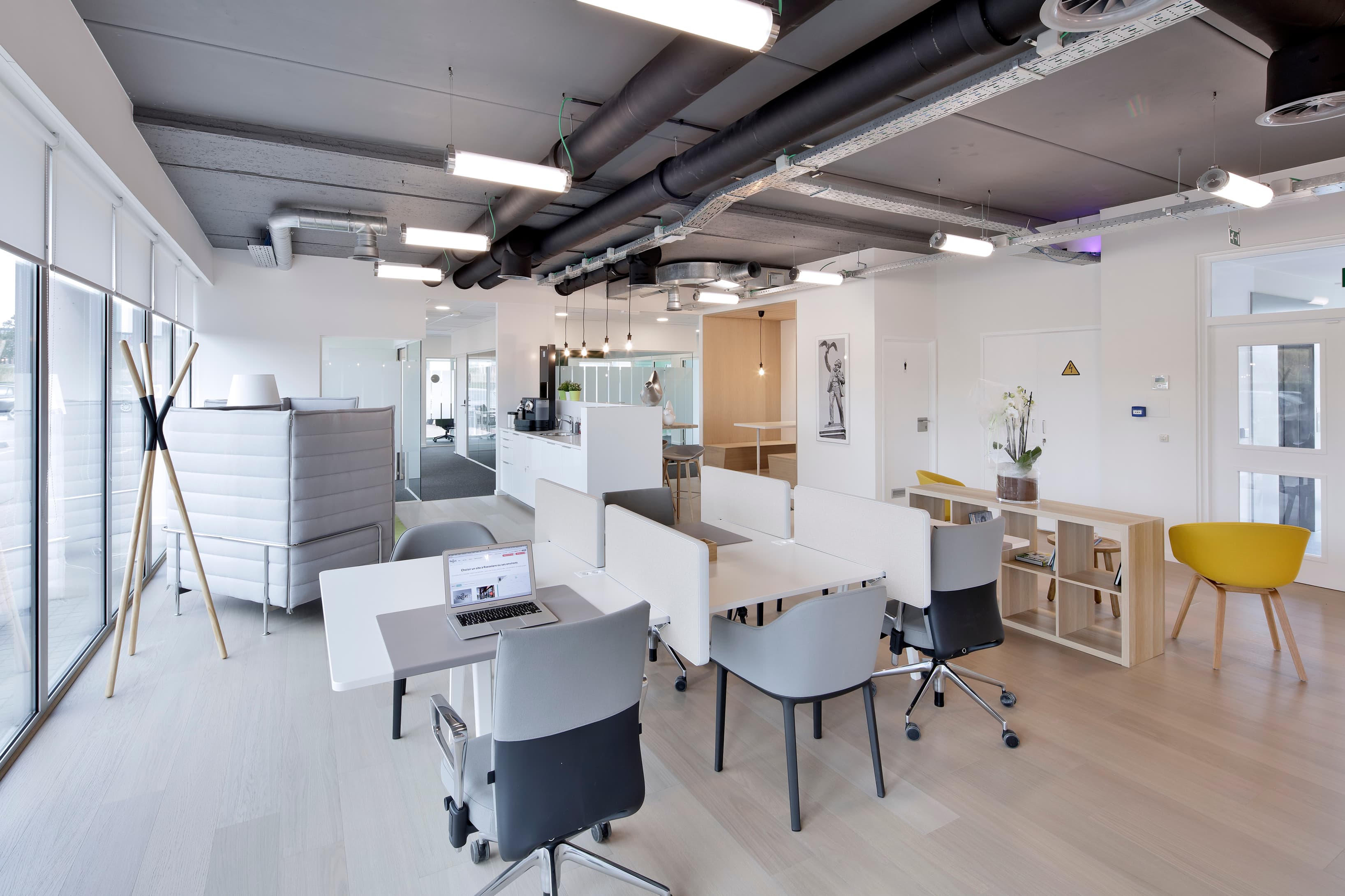 Regus Roeselare West Wing Park image 10