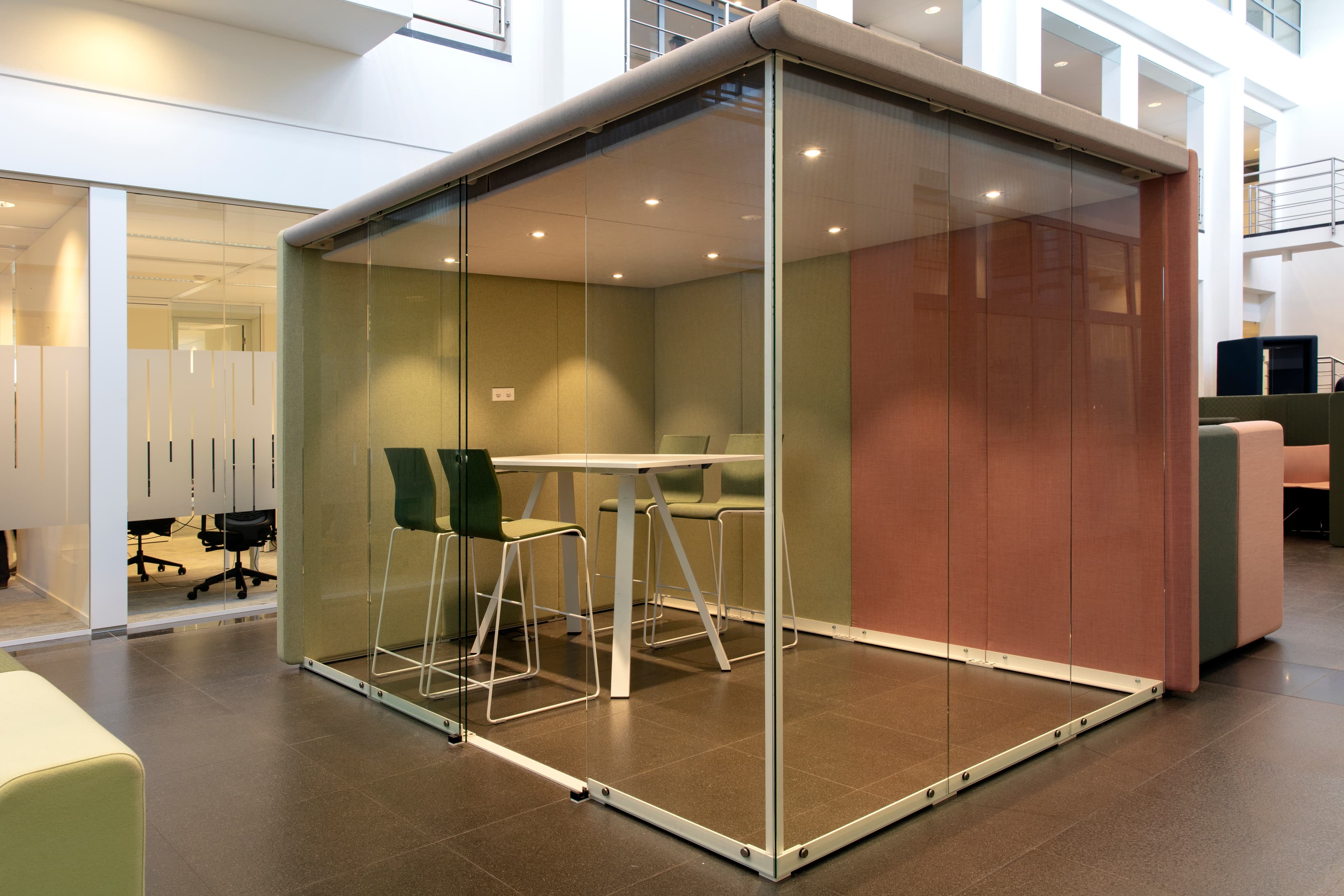 AMSTERDAM, White Point image 7