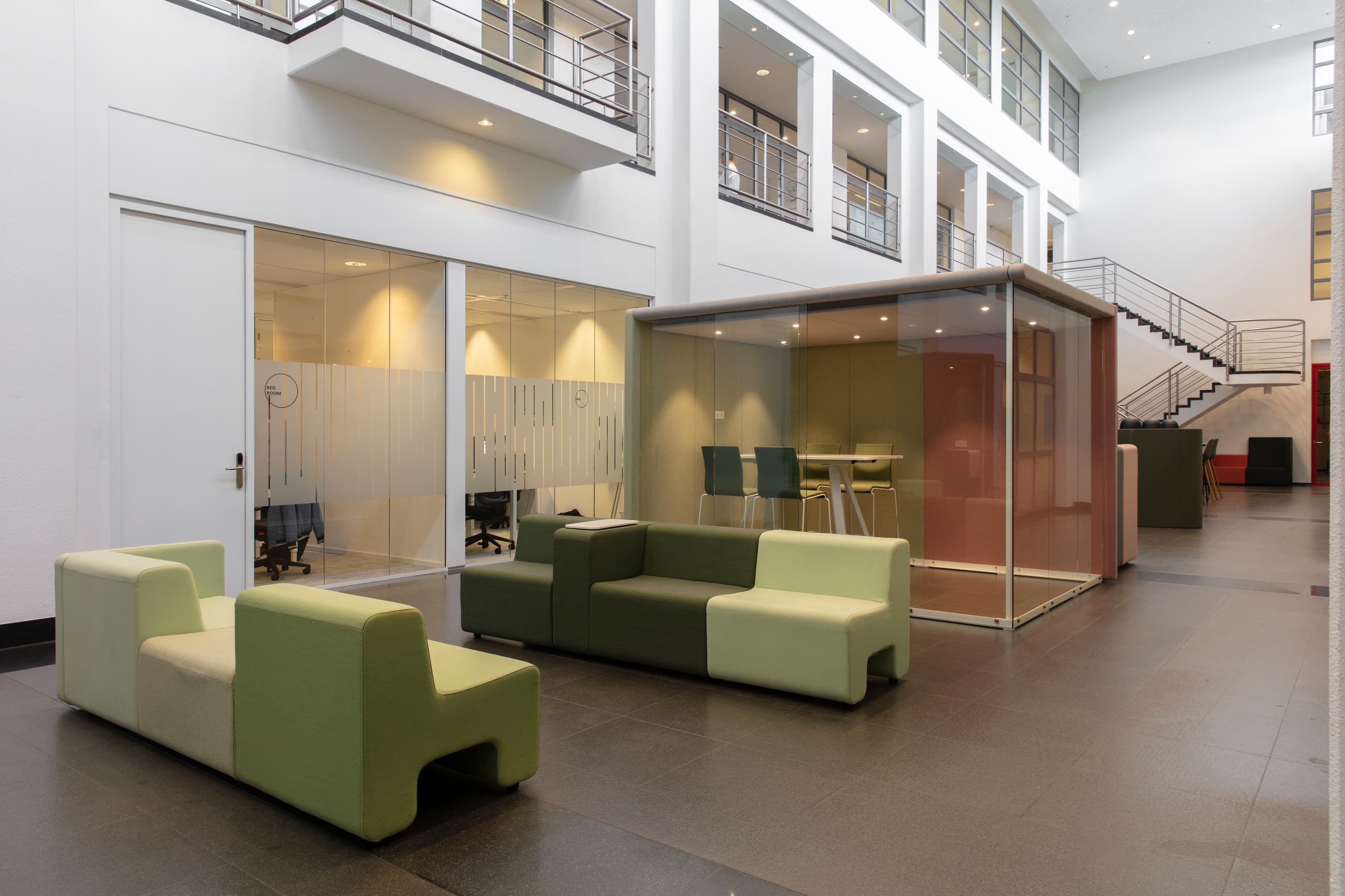 AMSTERDAM, White Point image 6