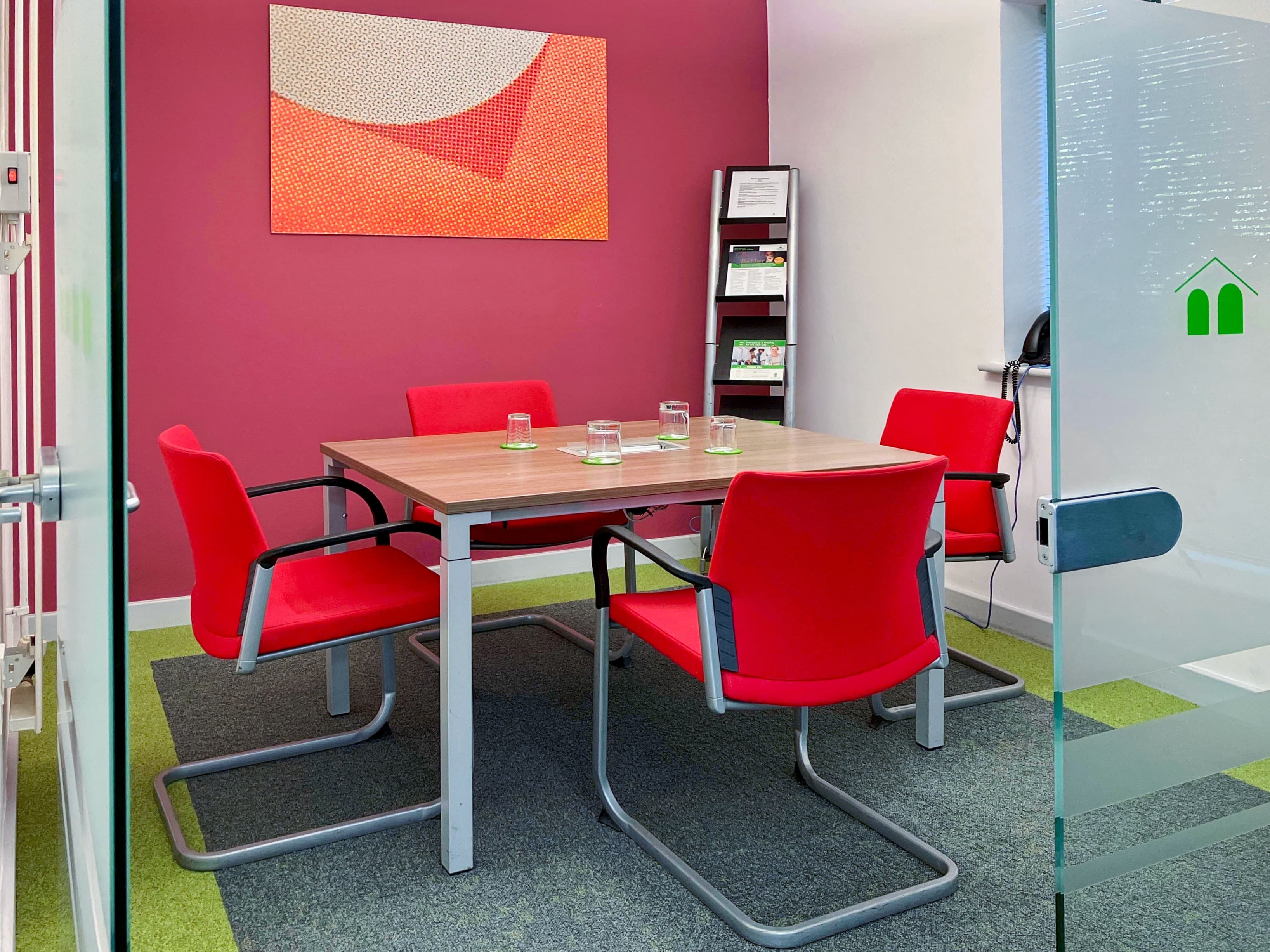 CRAWLEY, Metcalf Way image 1 CRAWLEY, Metcalf Way image 1