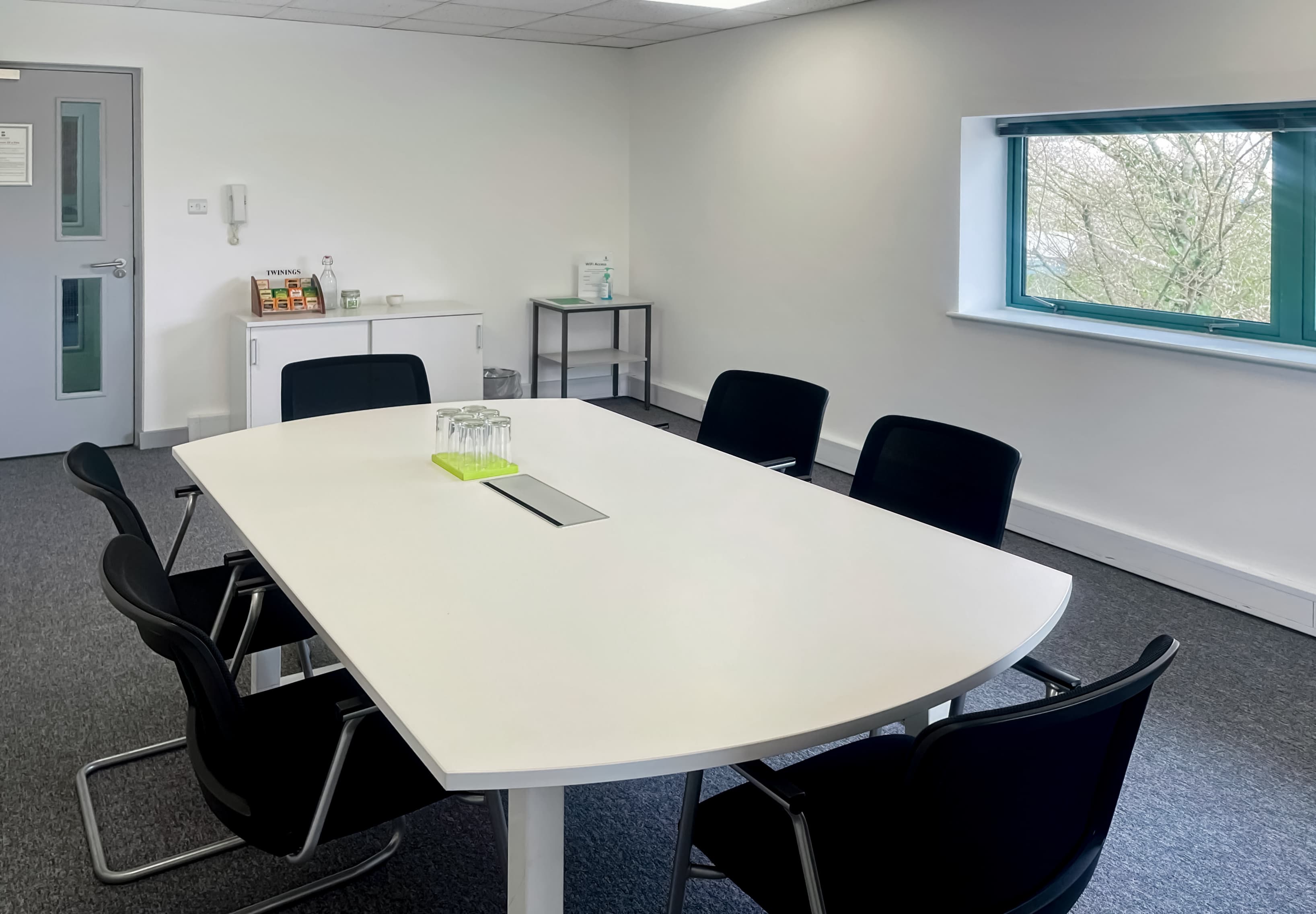 HAVANT, Harts Farm Way image 1