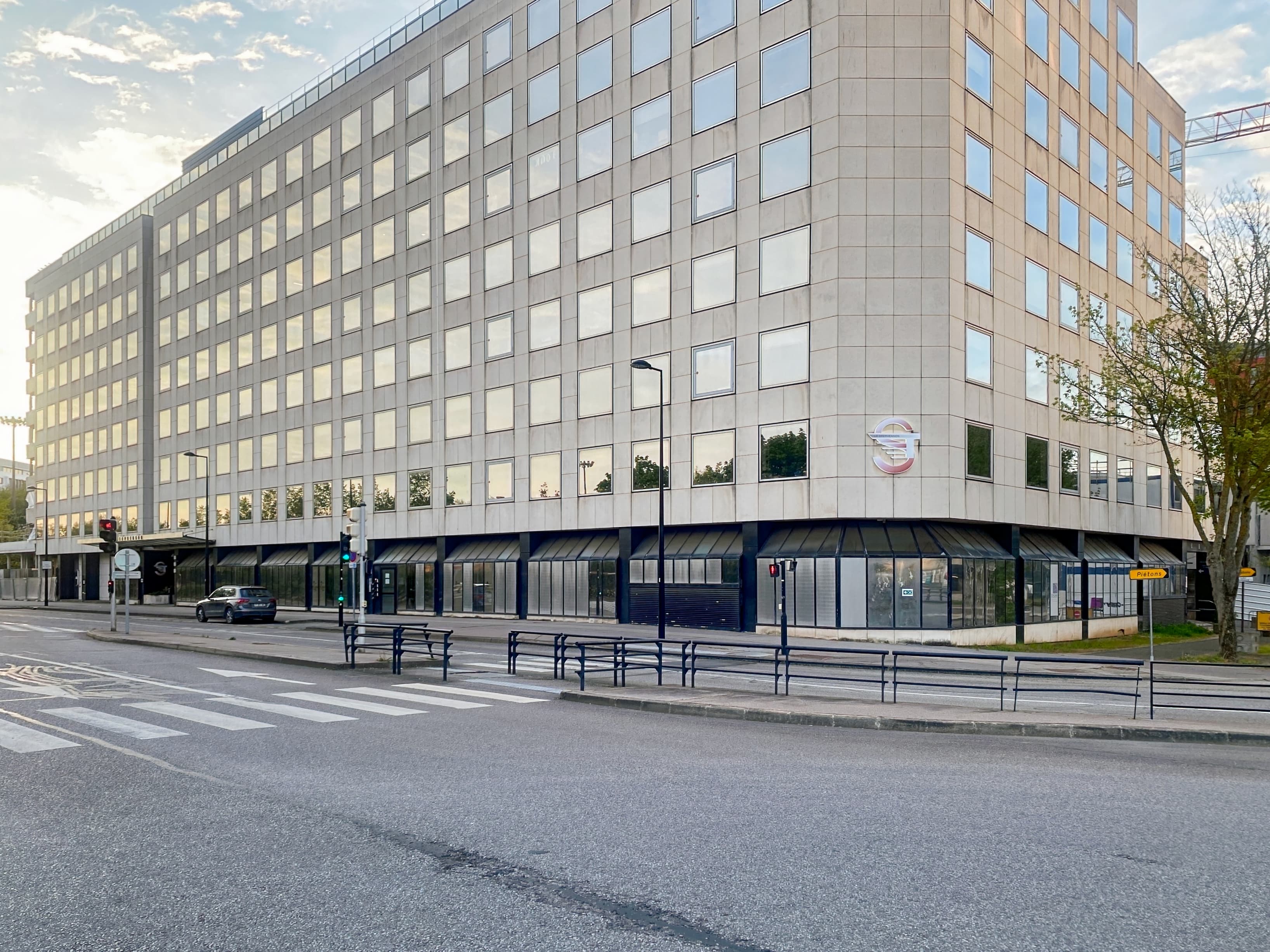 SAINT QUENTIN, Stop & Work Saint Quentin image 9 SAINT QUENTIN, Stop & Work Saint Quentin image 9