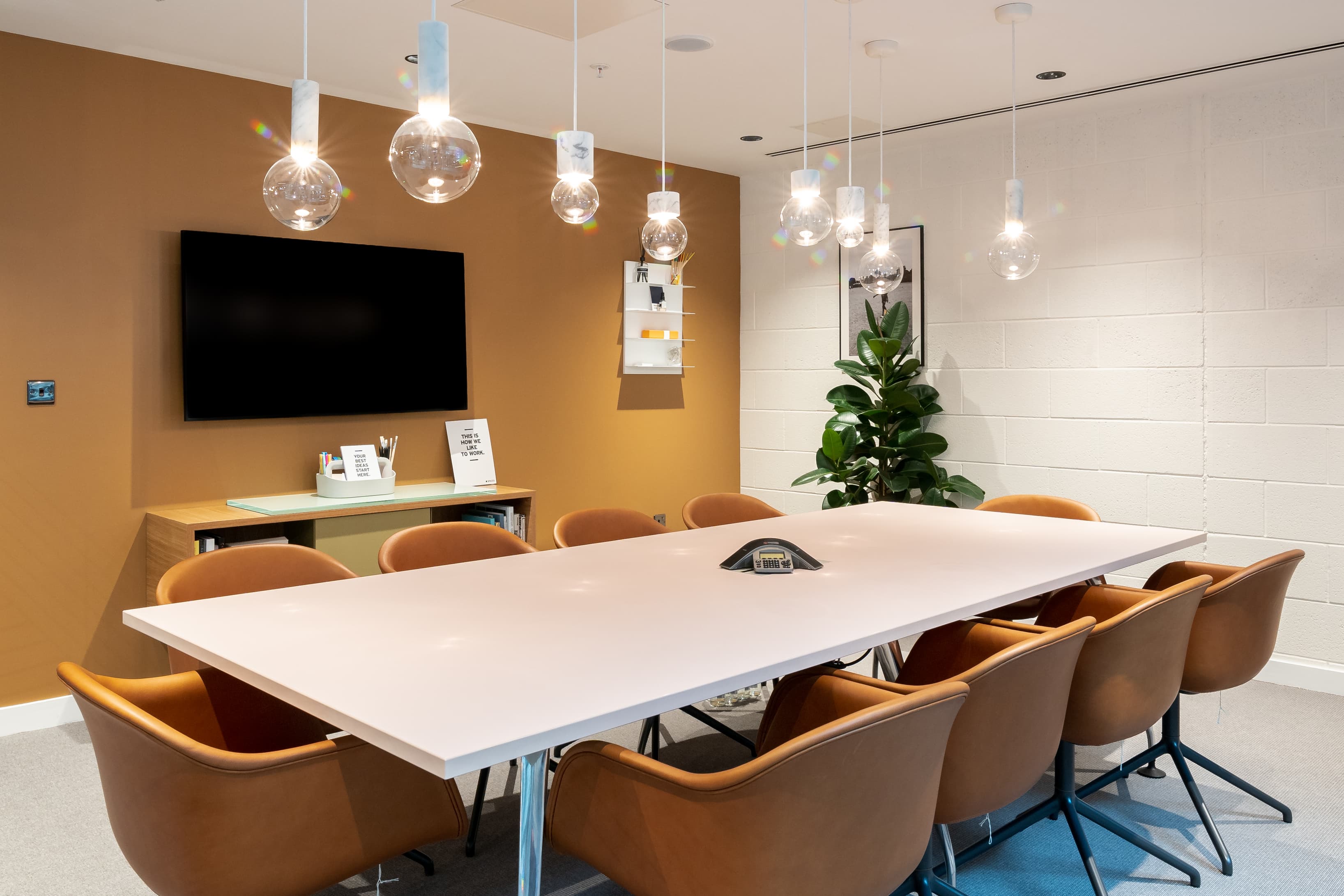 GLASGOW, Spaces, West Regent Street image 1