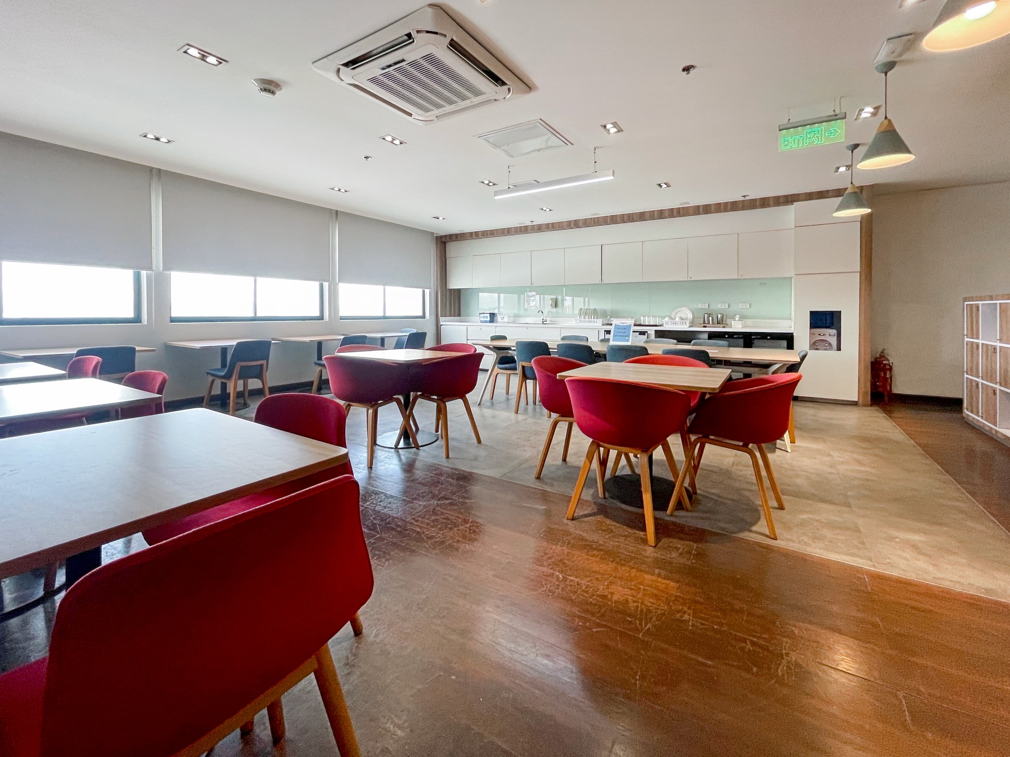 DAVAO, Felcris Centrale image 9