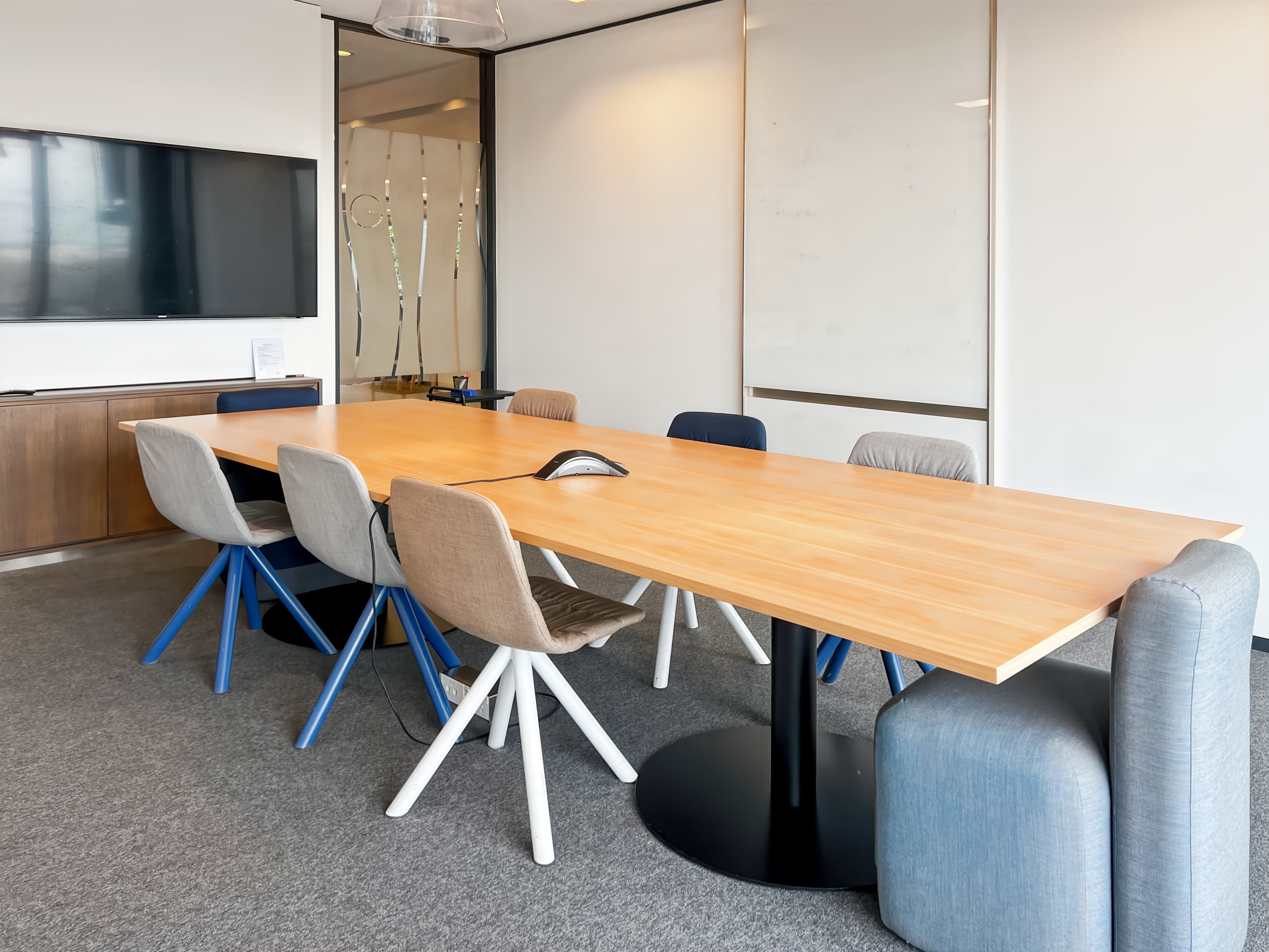 AUCKLAND, Airport image 5