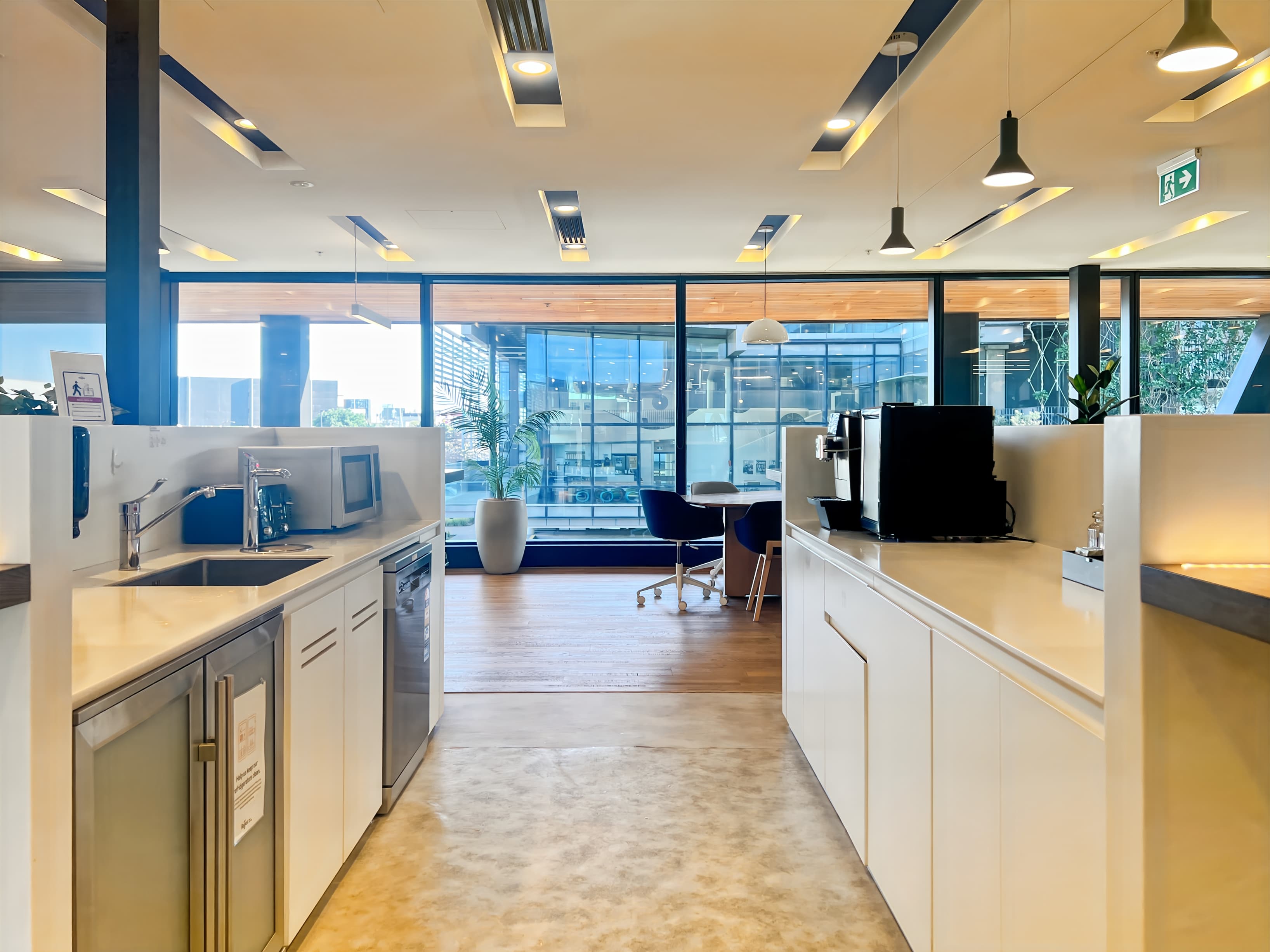 AUCKLAND, Airport image 2