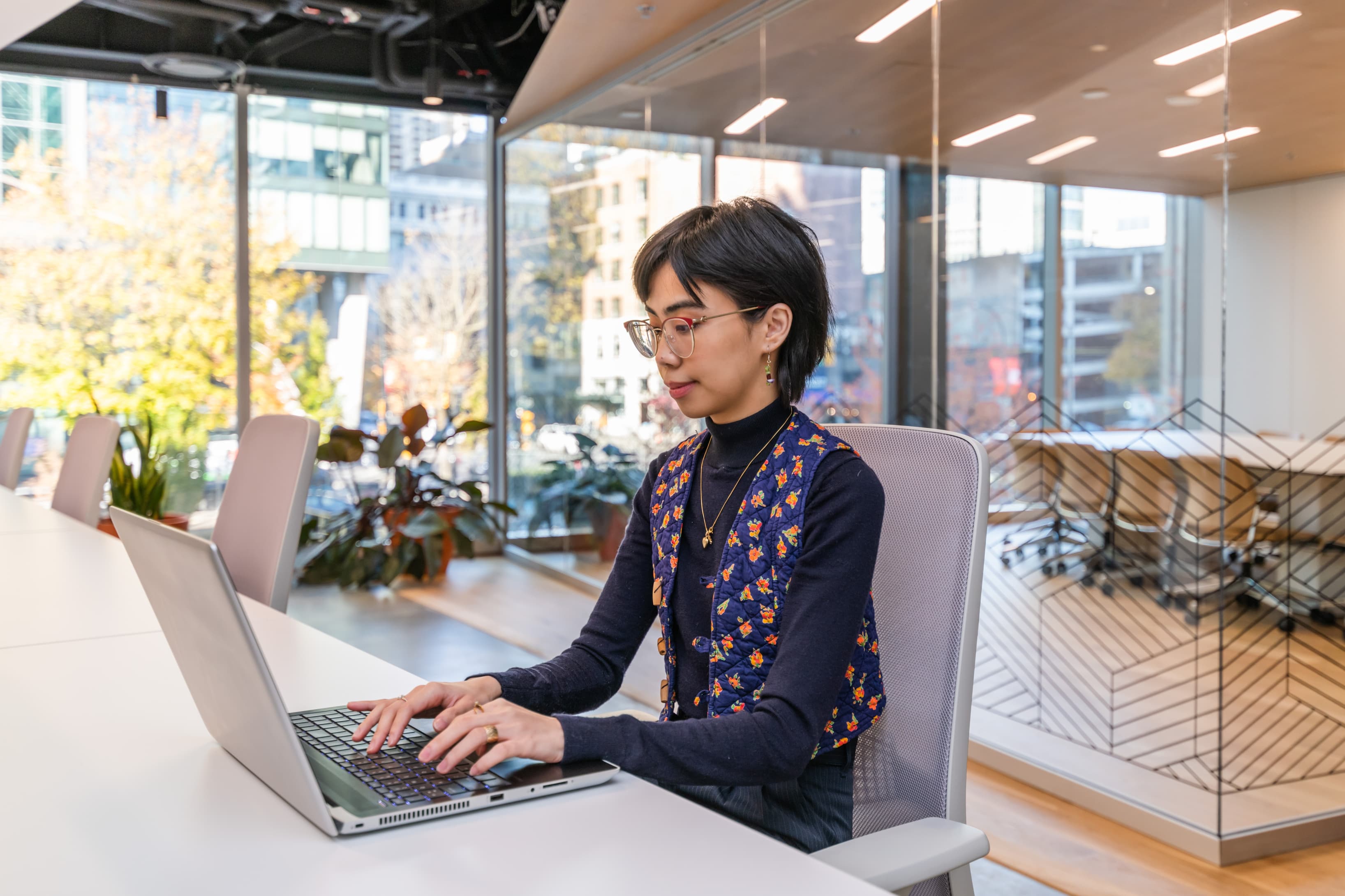 BC, Vancouver - Green Lamp image 5