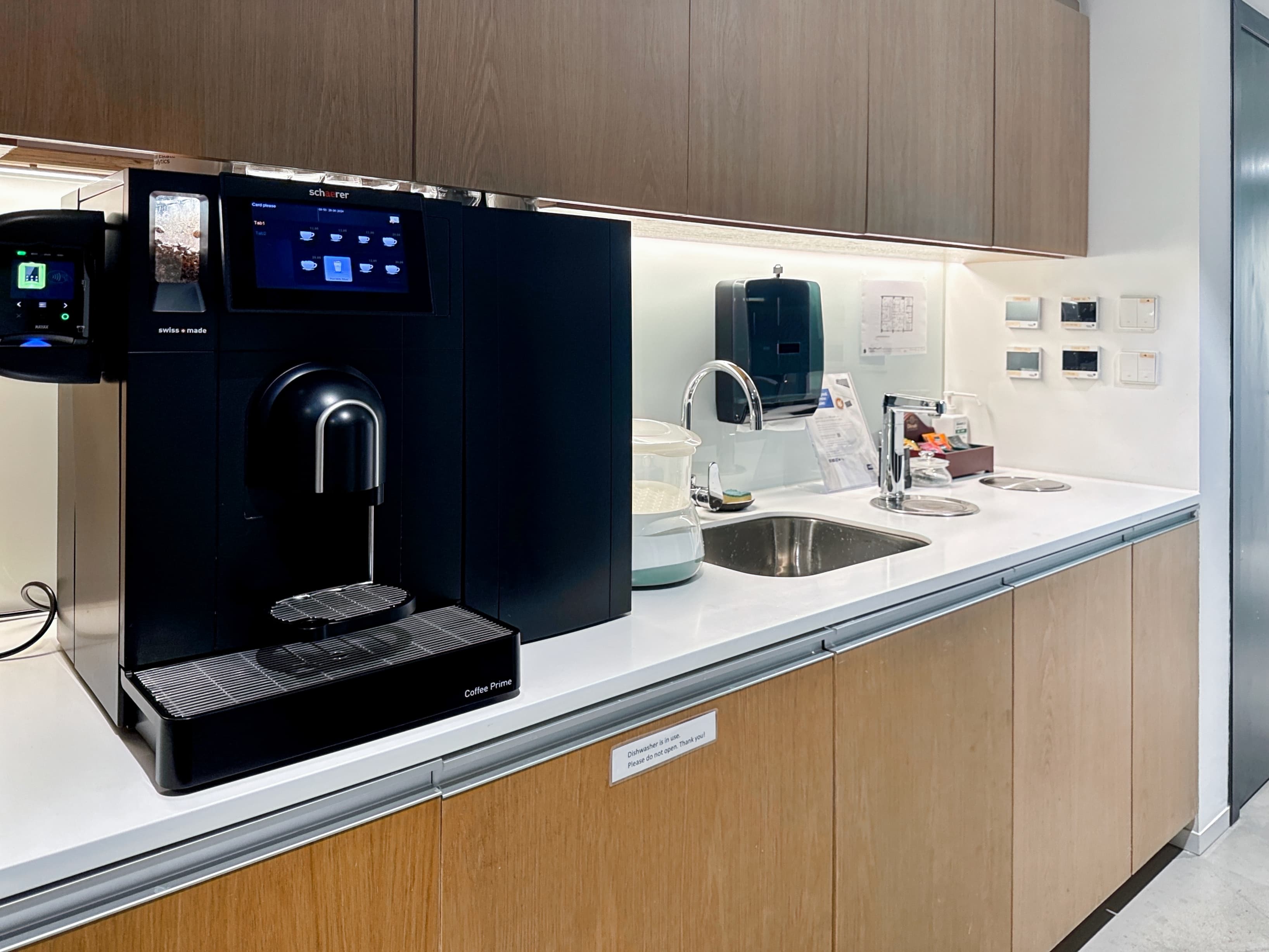 HONG KONG, Hennessy Road image 10 HONG KONG, Hennessy Road image 10