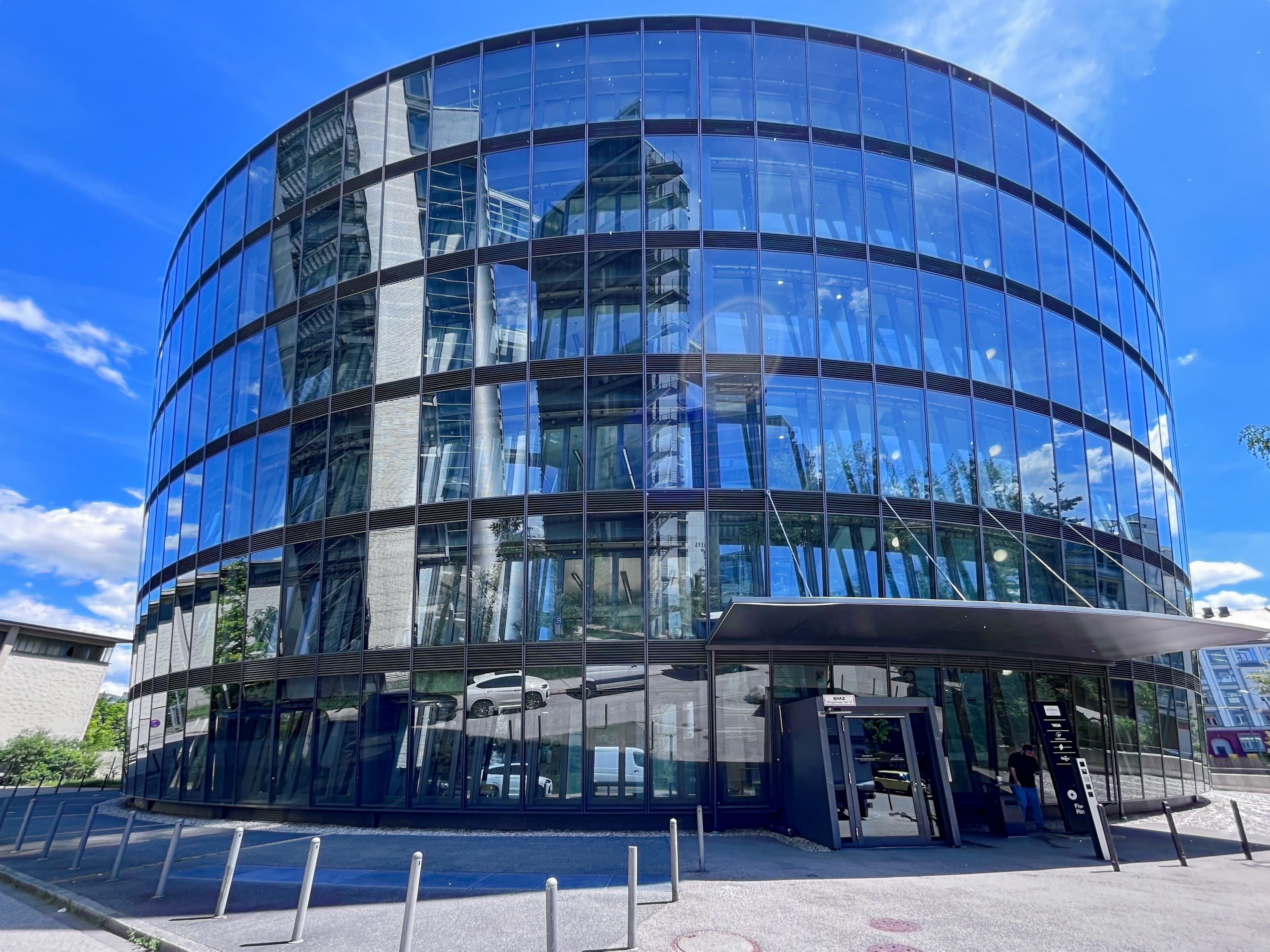 MUNICH, Leuchtenbergring image 7