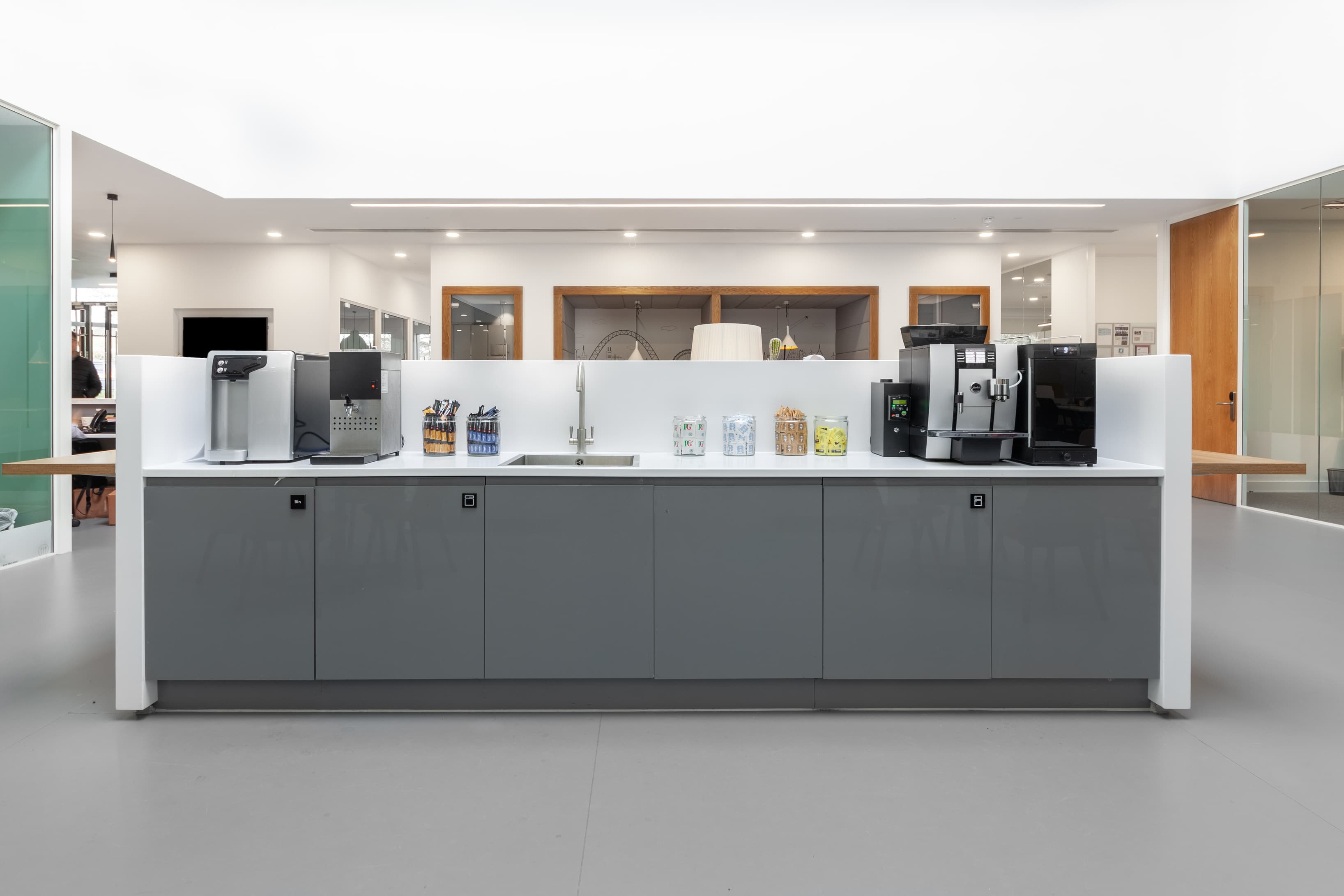 CRAWLEY, Gatwick Airport Manor Royal image 3 CRAWLEY, Gatwick Airport Manor Royal image 3