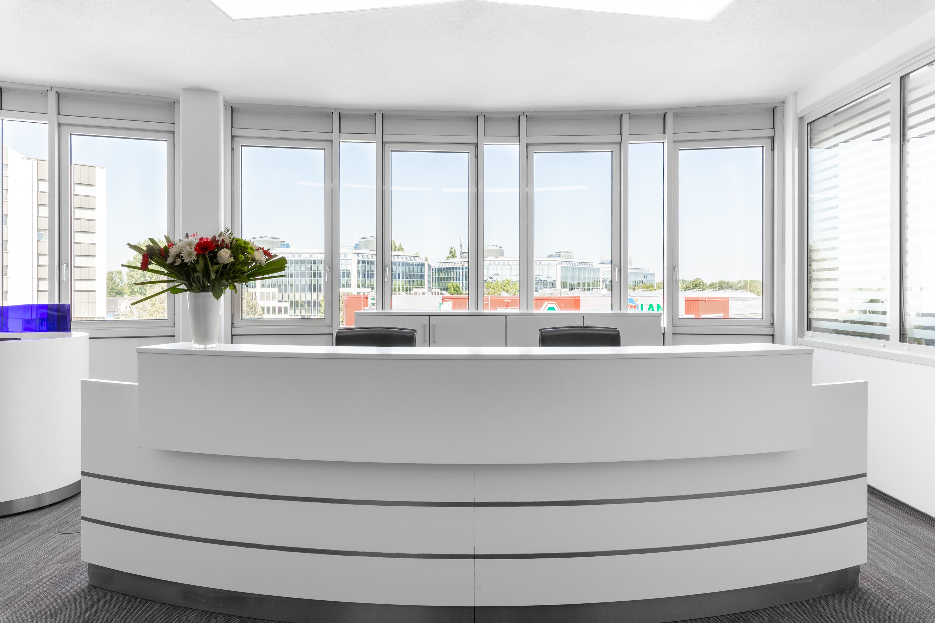 UNTERFÖHRING, HQ Feringastraße image 3