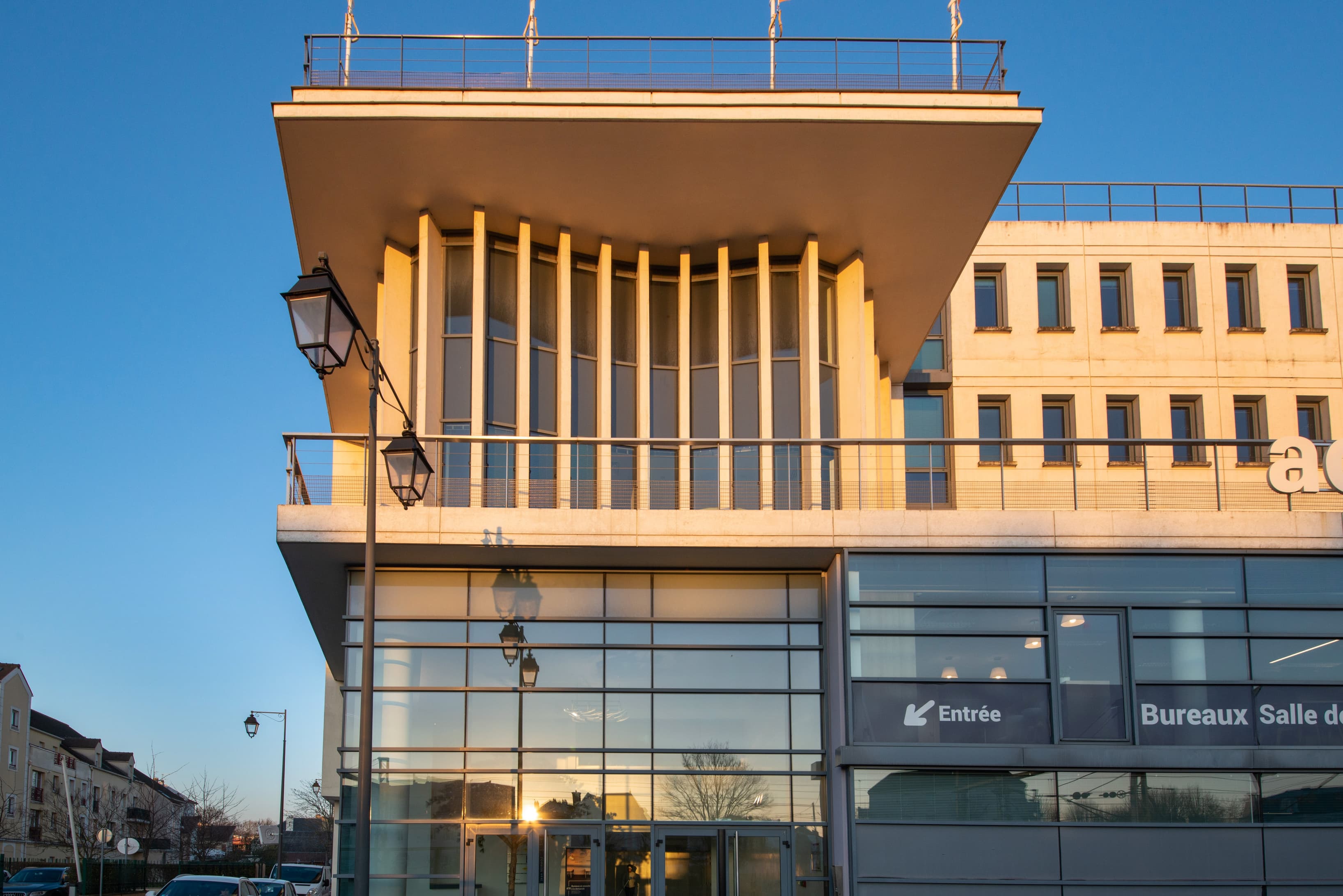 MAISONS LAFFITTE, Stop & Work image 4 MAISONS LAFFITTE, Stop & Work image 4