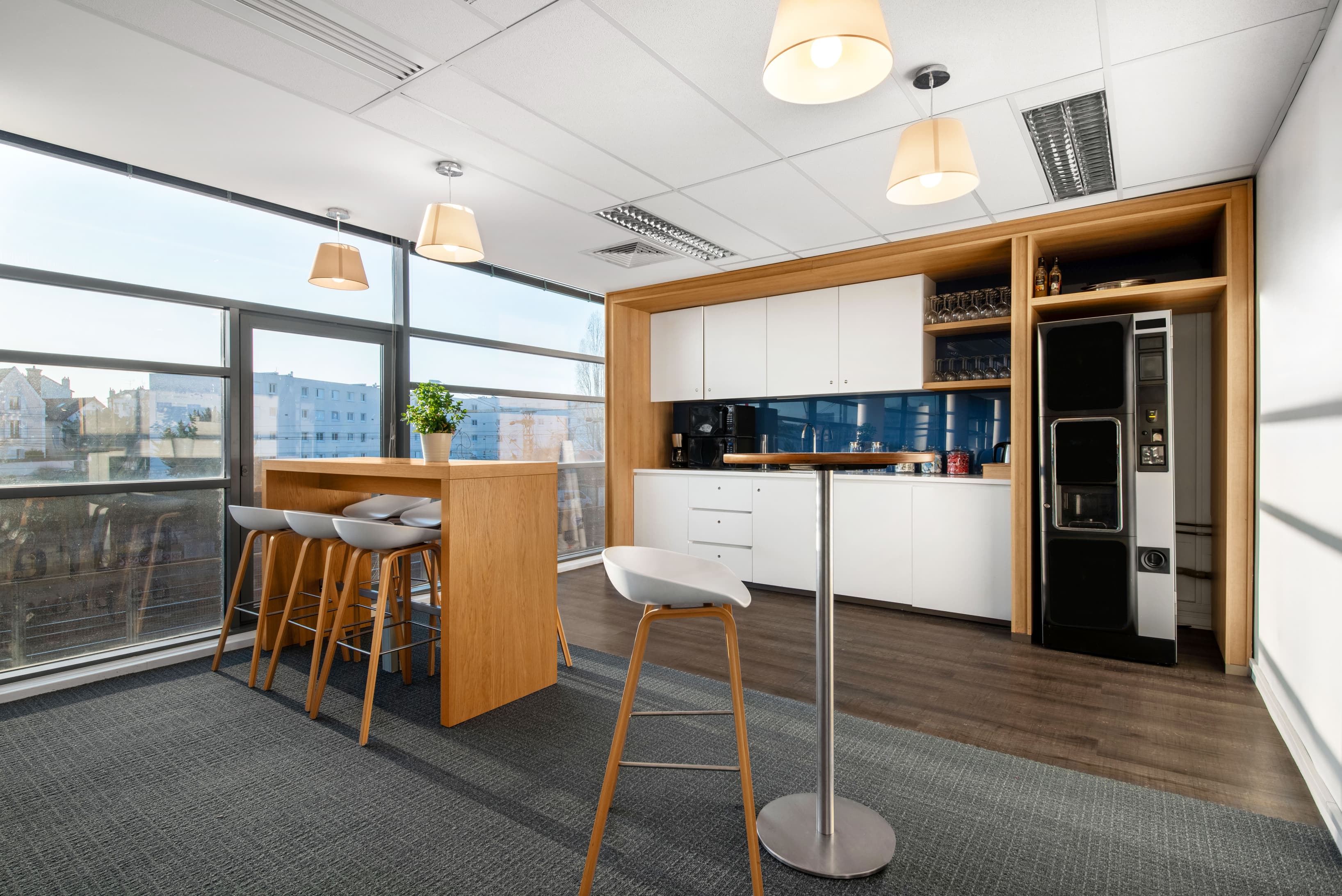 MAISONS LAFFITTE, Stop & Work image 2 MAISONS LAFFITTE, Stop & Work image 2