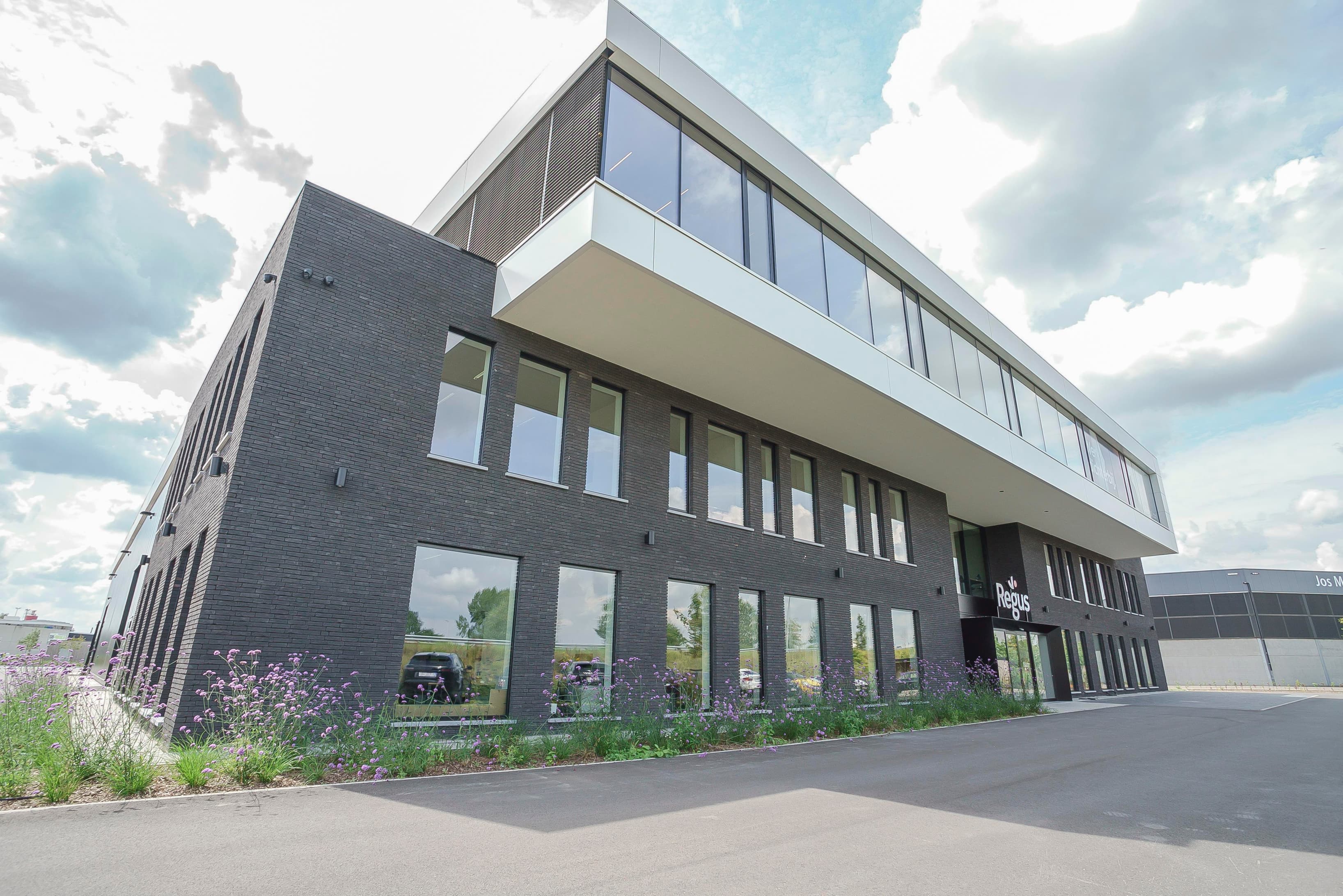 BRECHT, Brecht image 2