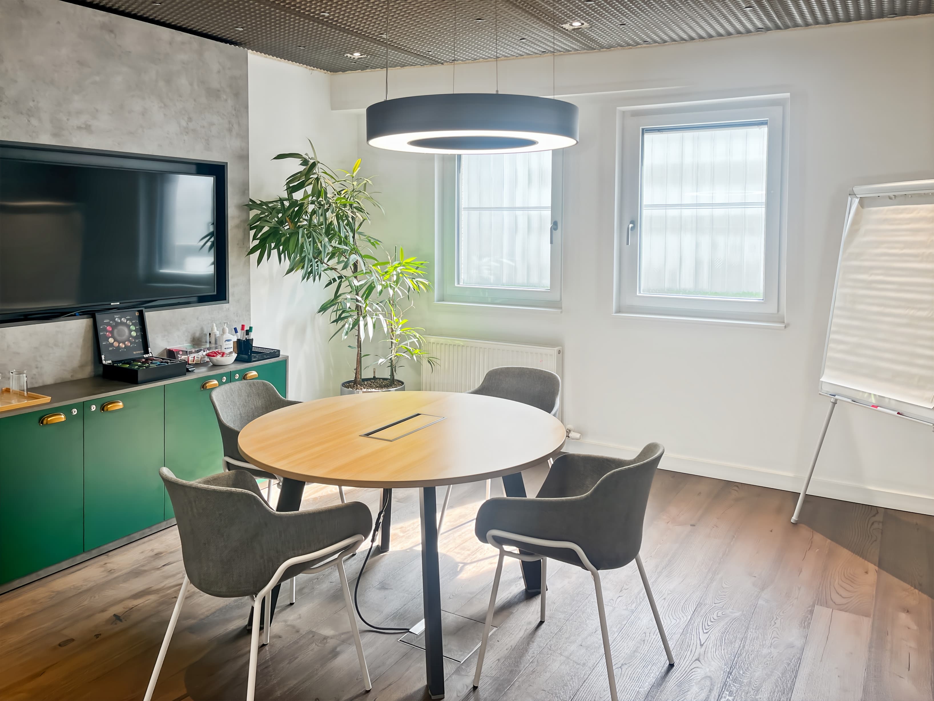 SALZBURG, Airport West image 14