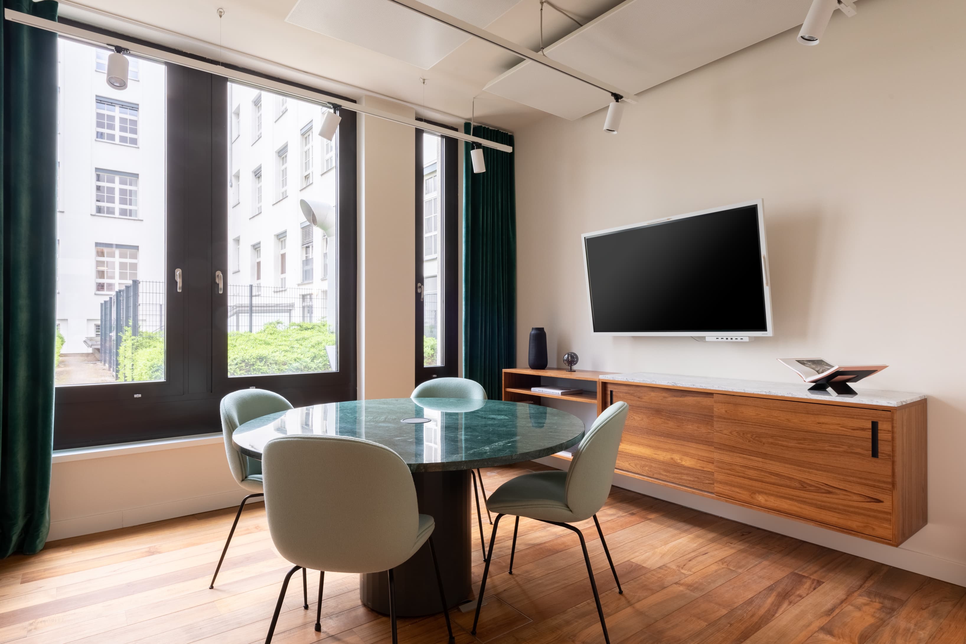 BERLIN, SIGNATURE Kurfürstendamm image 2 BERLIN, SIGNATURE Kurfürstendamm image 2