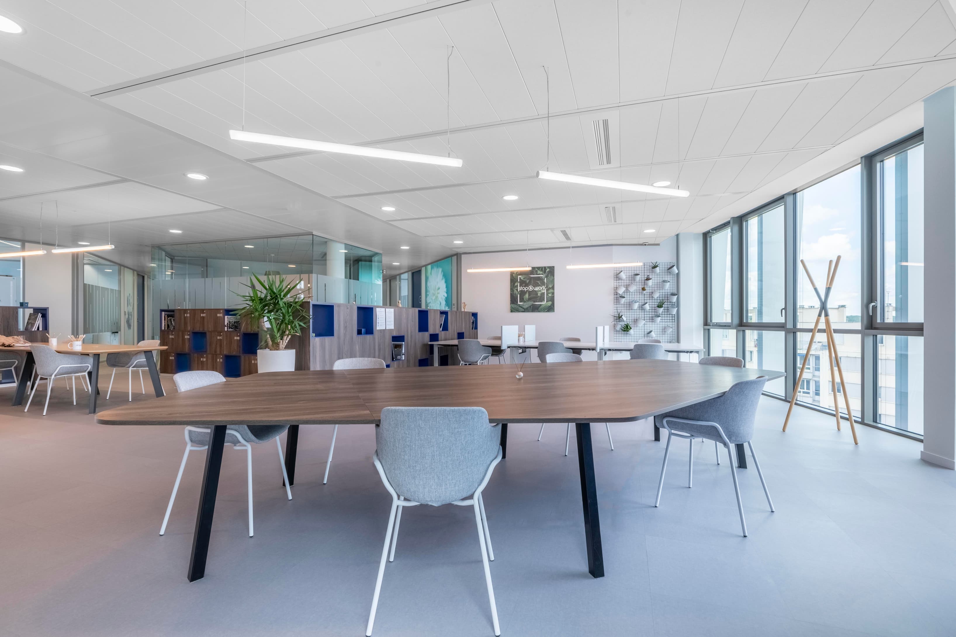 Stop & Work Versailles Chantier image 2 Stop & Work Versailles Chantier image 2