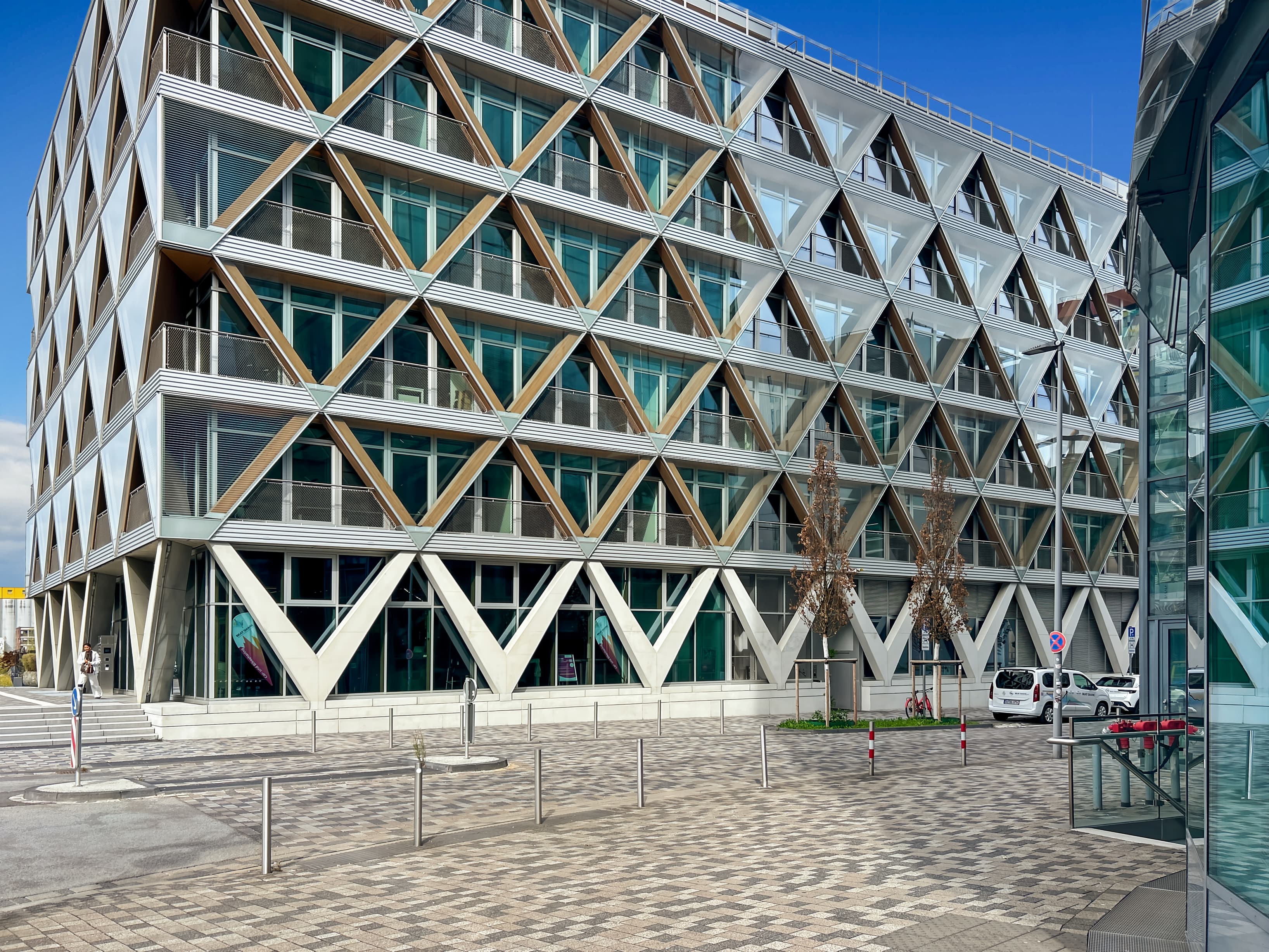 DUSSELDORF, Spaces The Cradle image 2