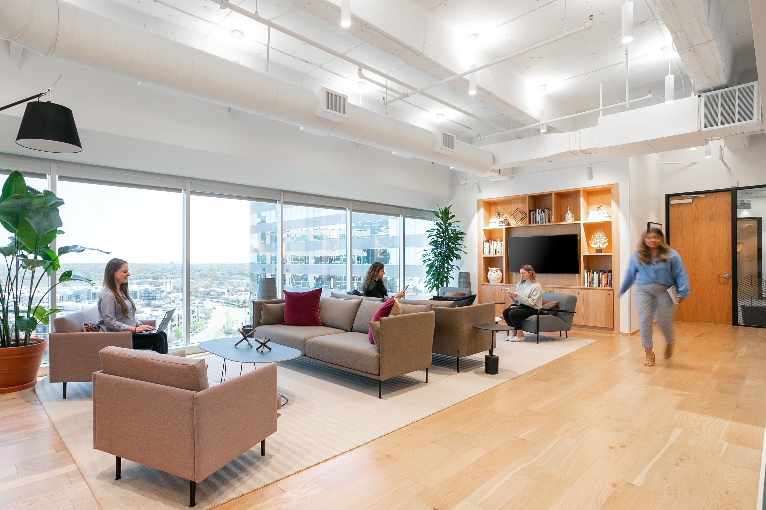 TX, Addison - Spaces The Colonnade image 9