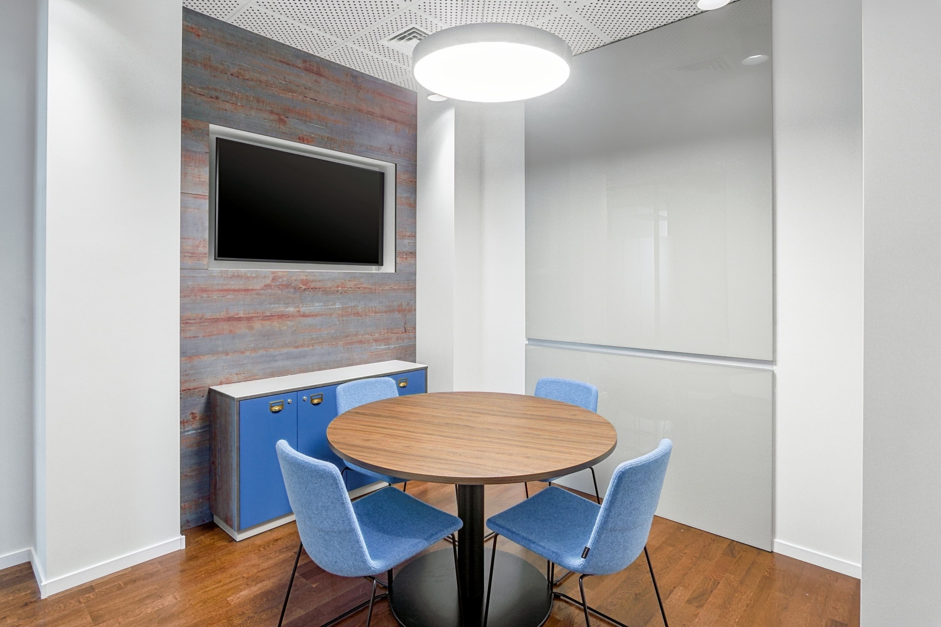 Kiev, Avenue 53 image 2 Kiev, Avenue 53 image 2