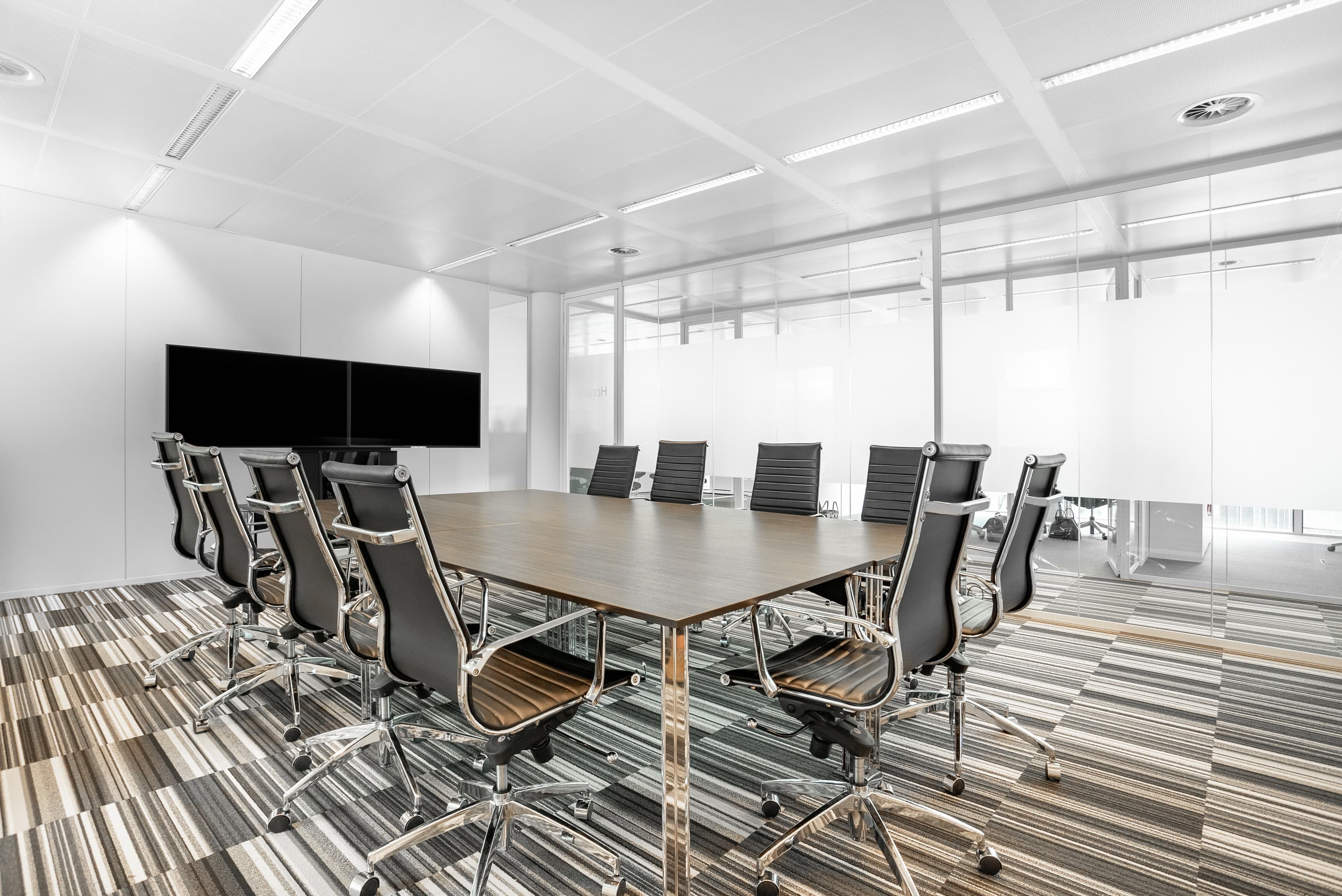 BRUSSEL, TOO Brussels Airport image 9