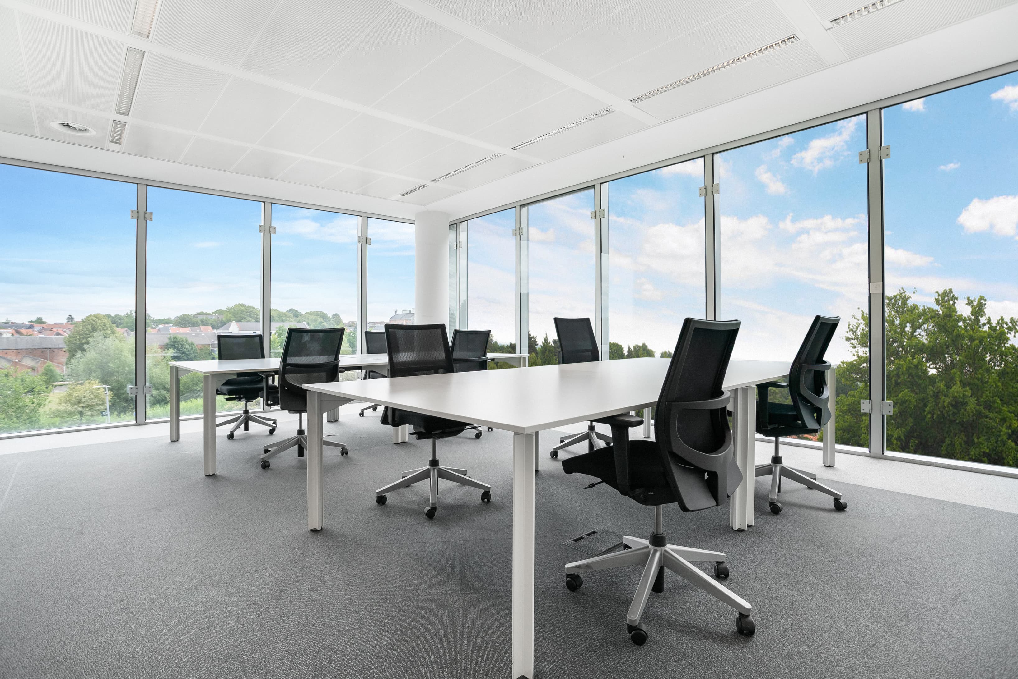 BRUSSEL, TOO Brussels Airport image 8