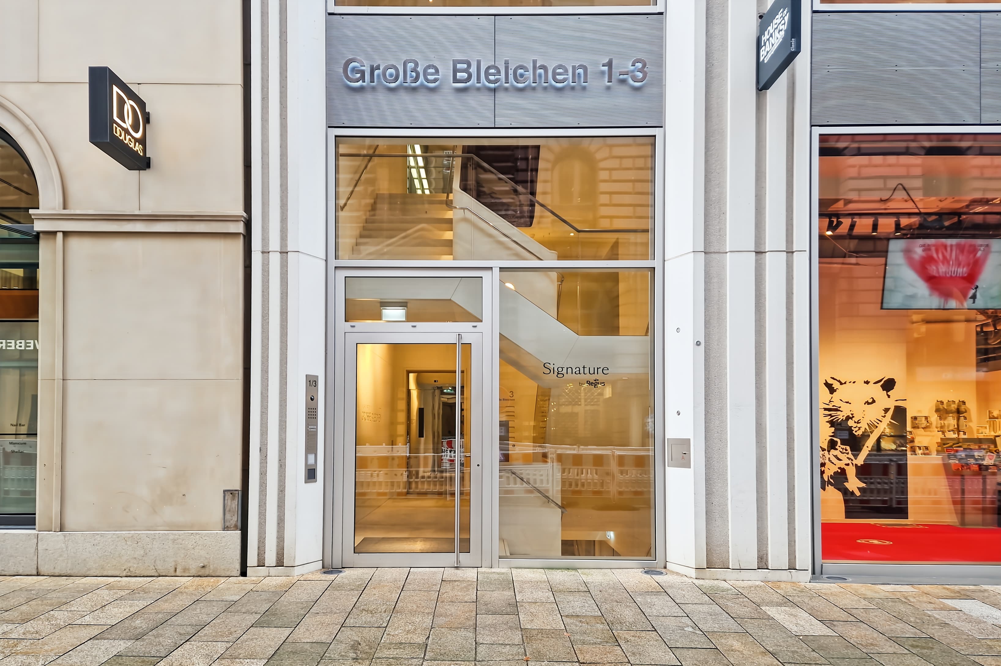 HAMBURG, SIGNATURE Jungfernstieg image 11