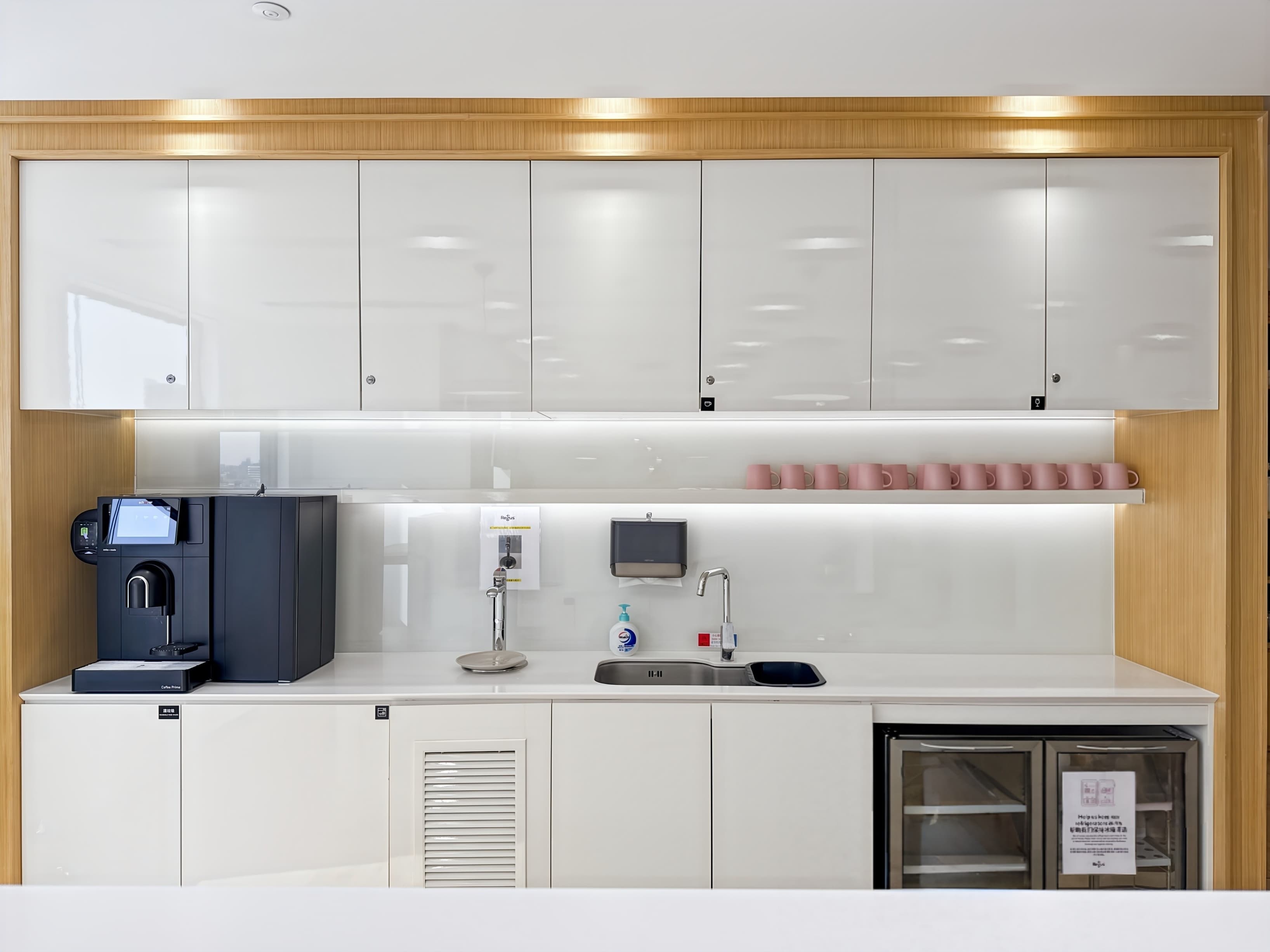 Shanghai, Hang Seng Bank Tower image 3 Shanghai, Hang Seng Bank Tower image 3