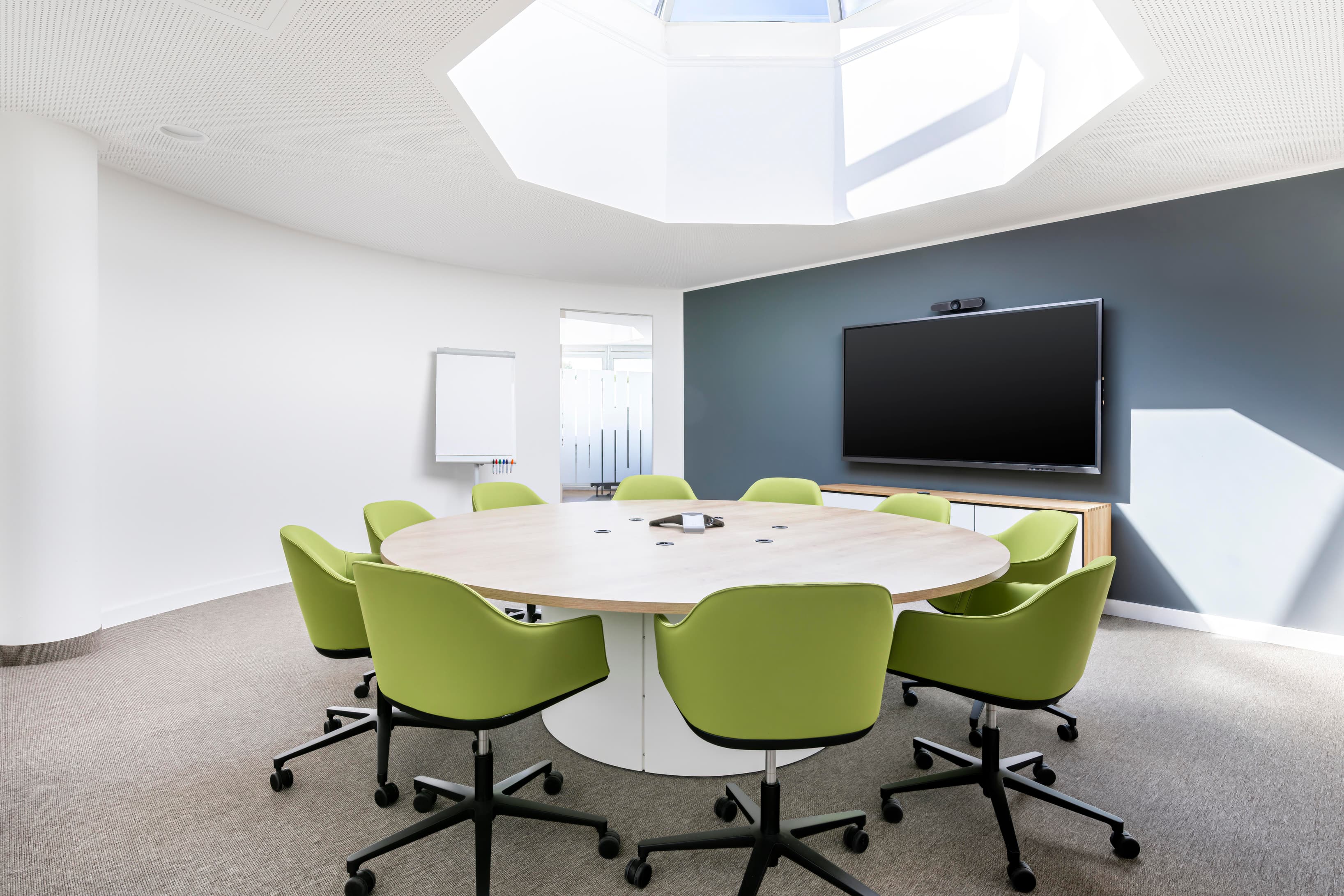 ISMANING, Docks Ismaning image 7